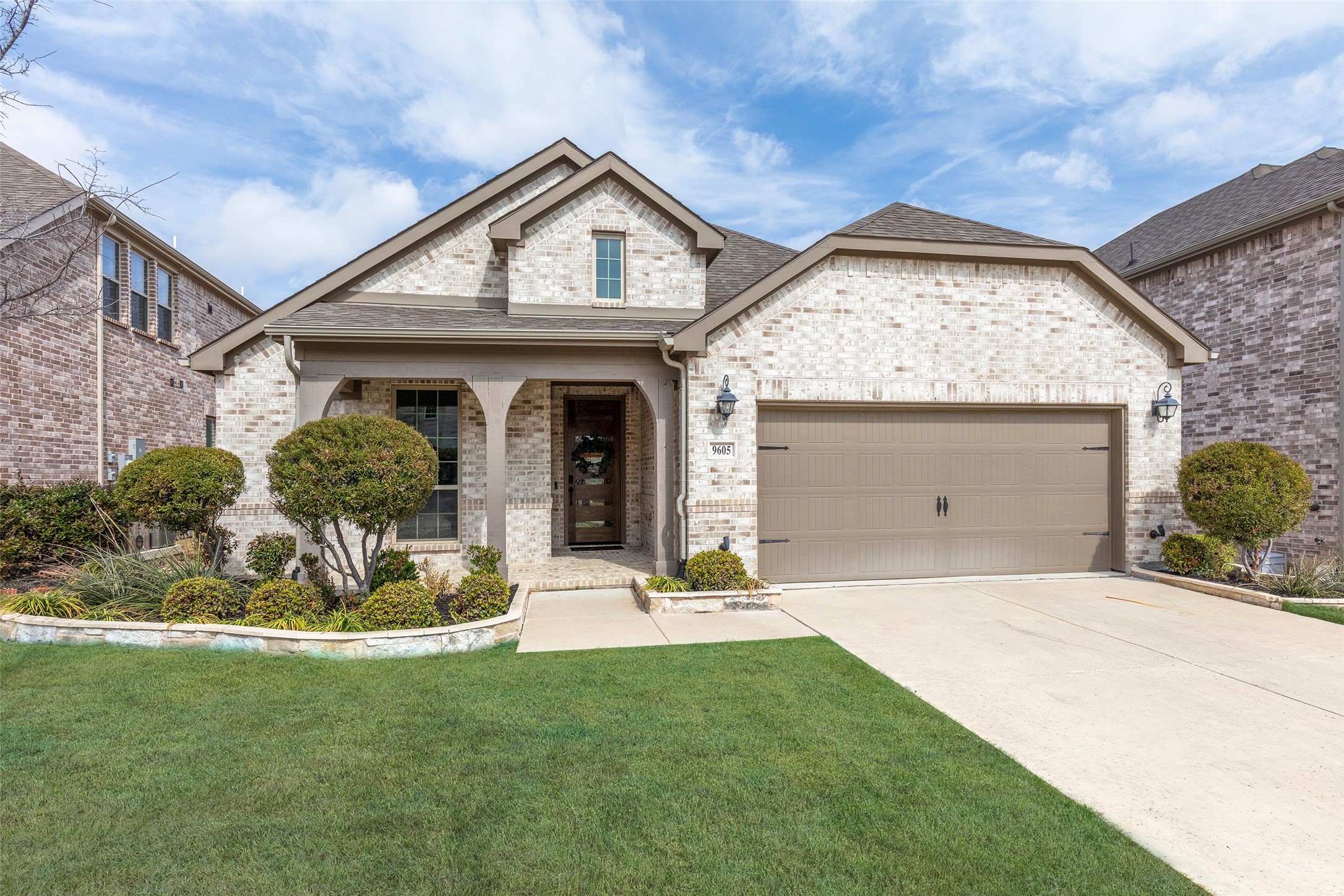 9605 Sunset Lane — photo