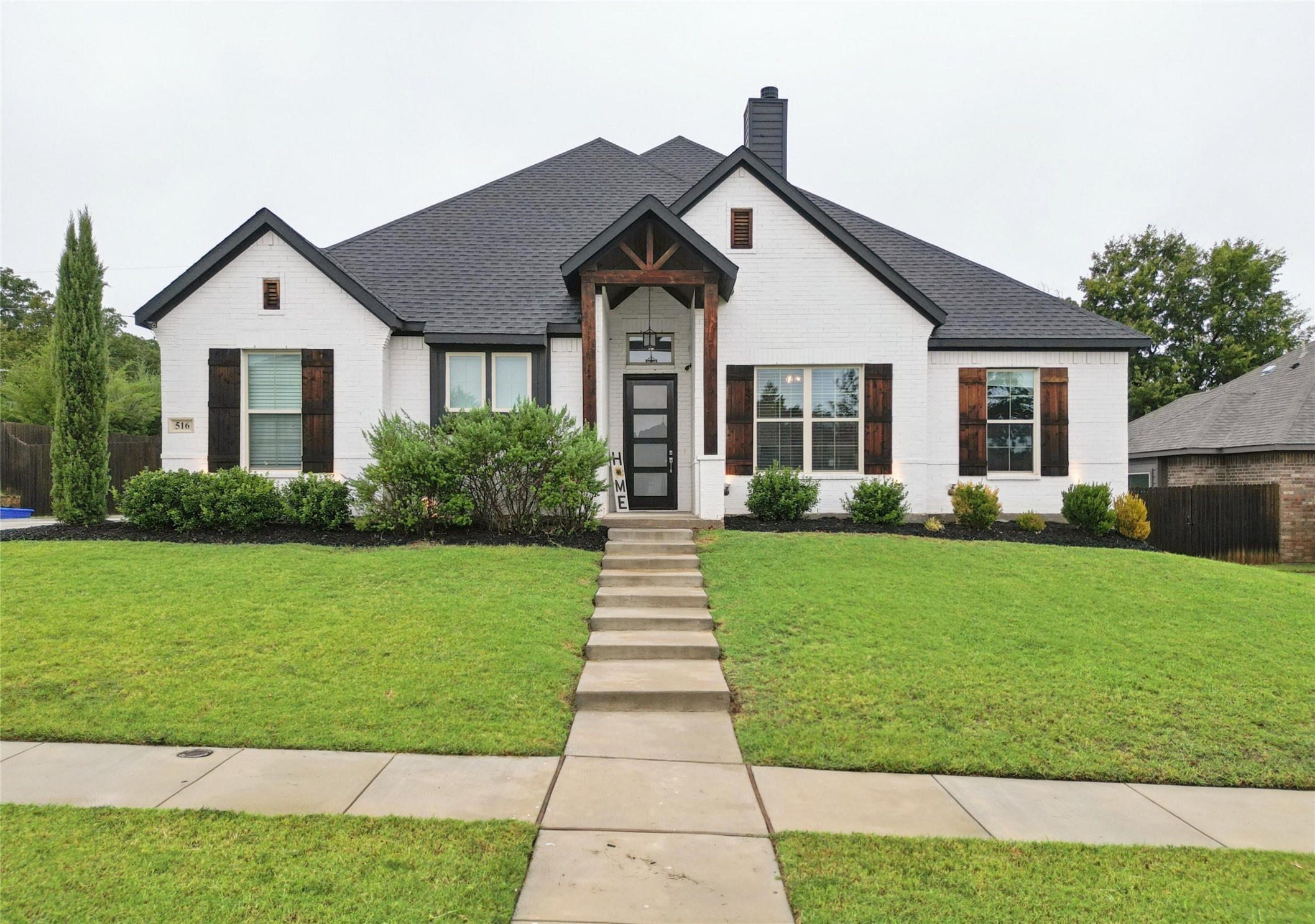 516 Woodland Drive — photo