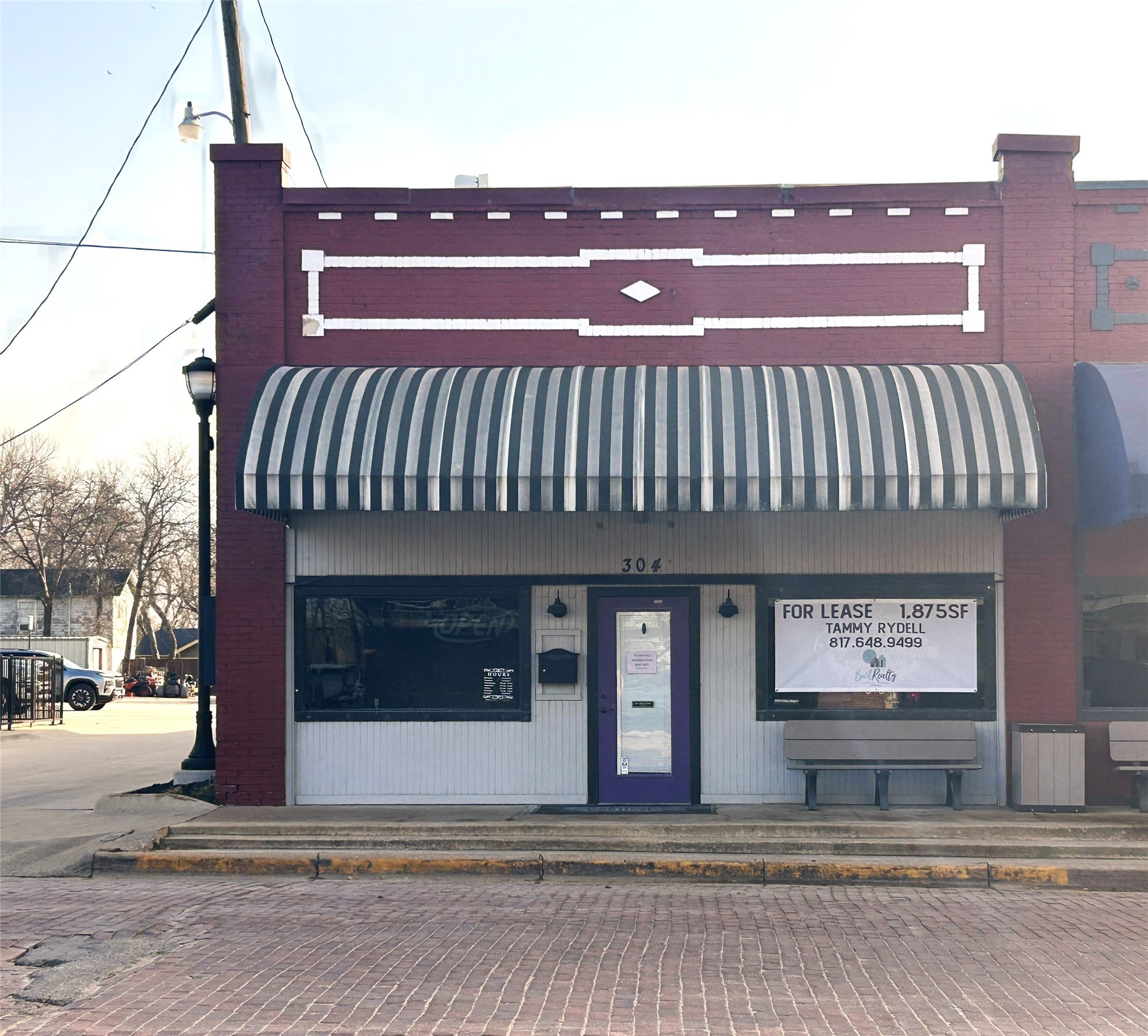 304 E Criner 1 Street — photo