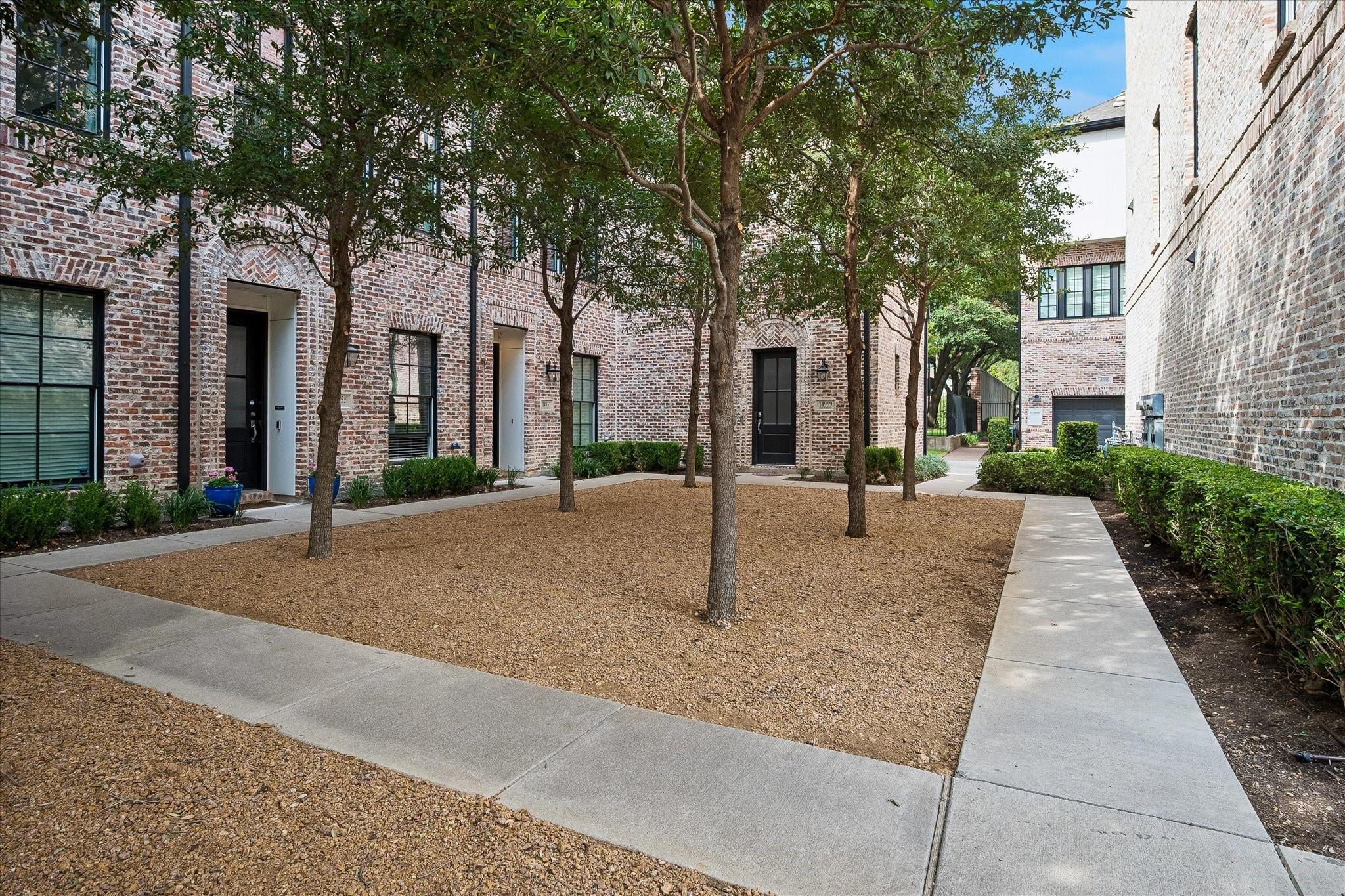 14957 Oak Street — photo