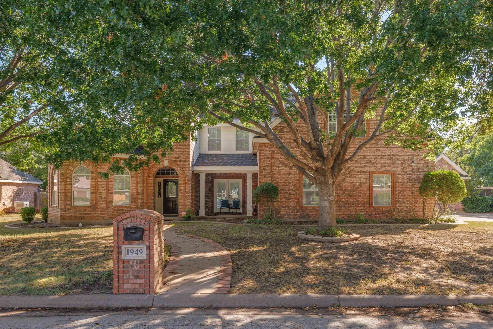 1949 Cynthia Court — photo