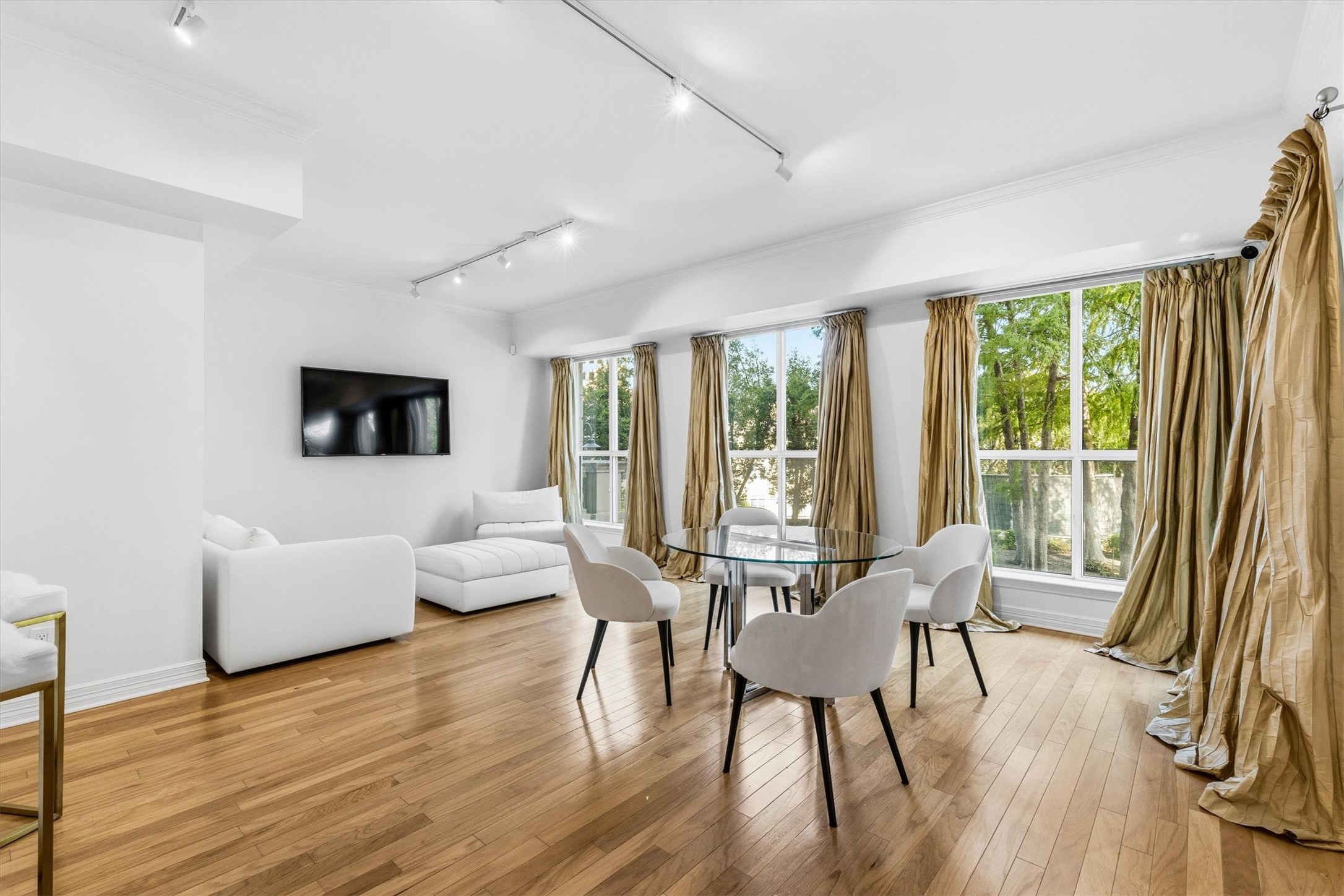 3401 Lee Parkway Unit 409 — photo