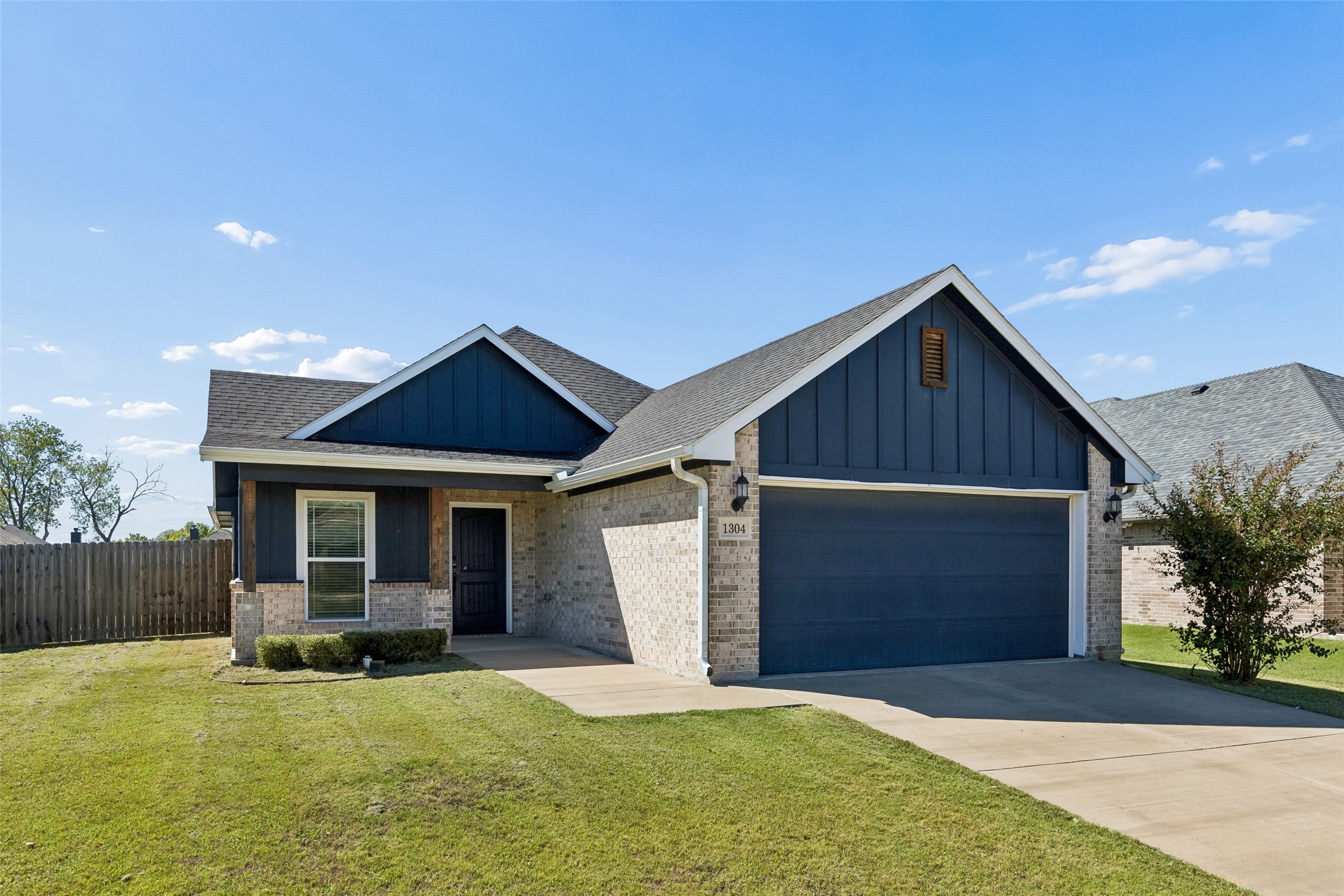 1304 Saratoga Drive — photo