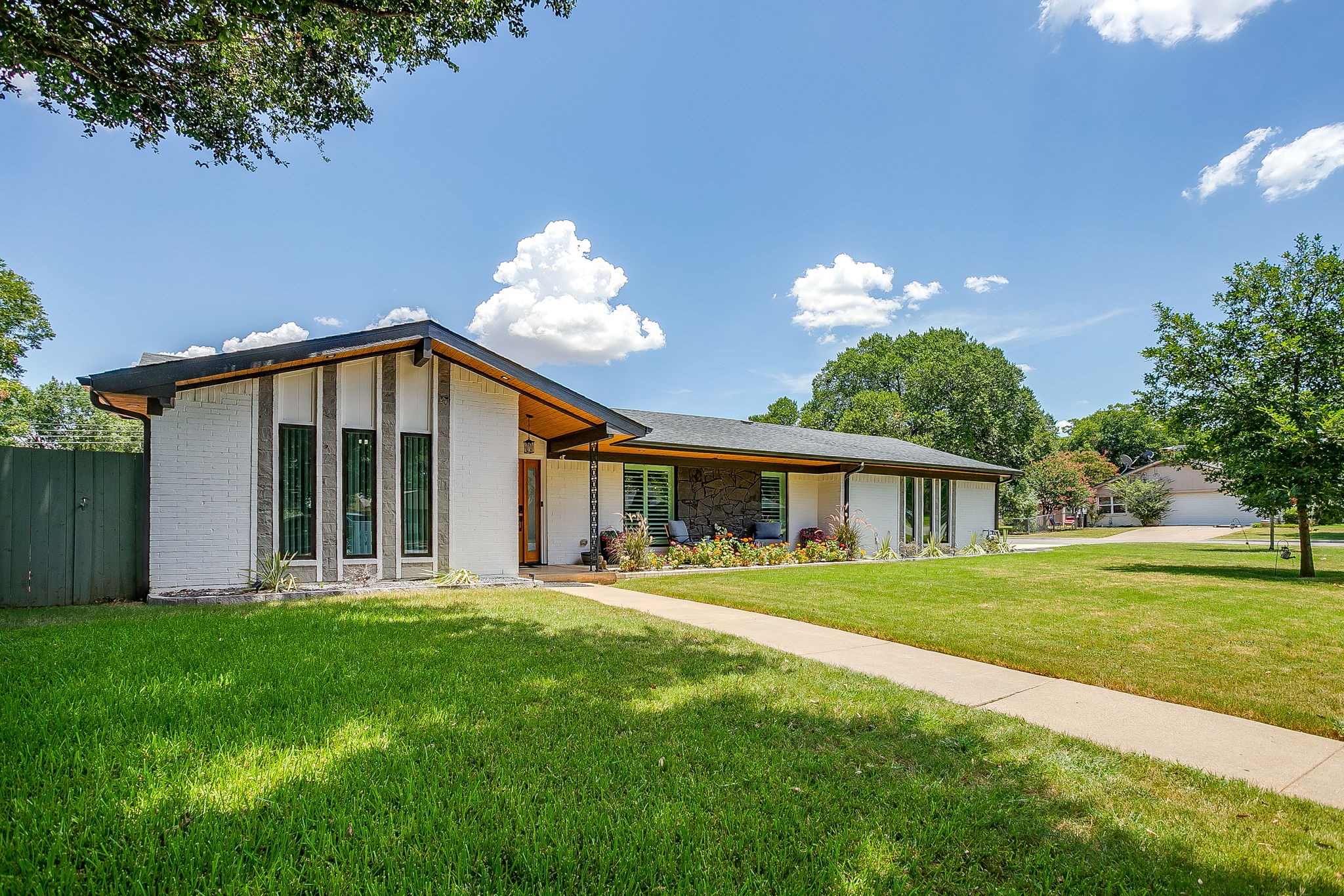 400 Glenn Drive — photo