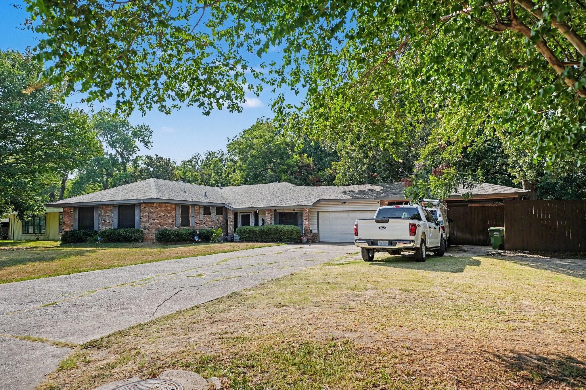 737 Judy Lane — photo
