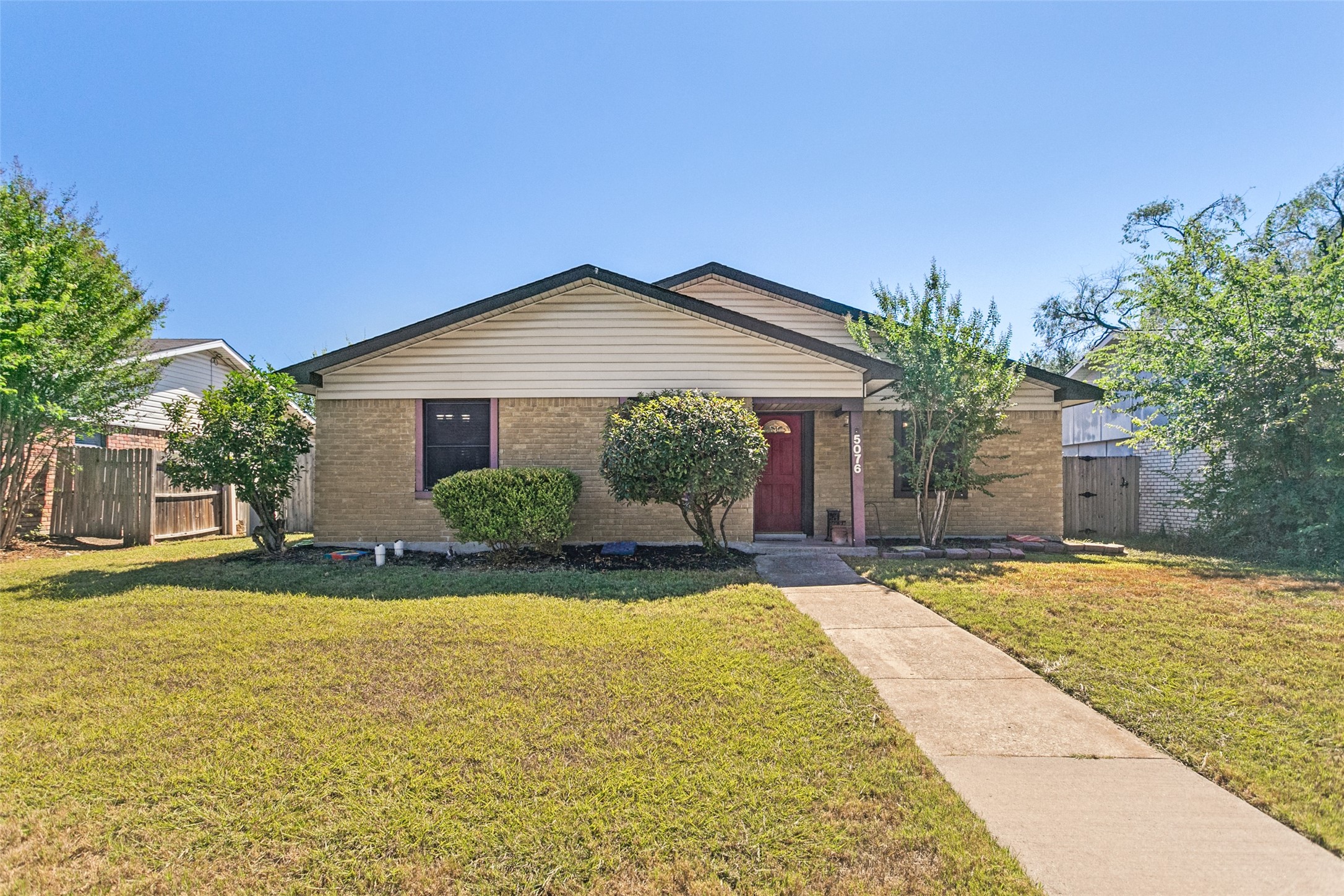 5076 Avery Lane — photo