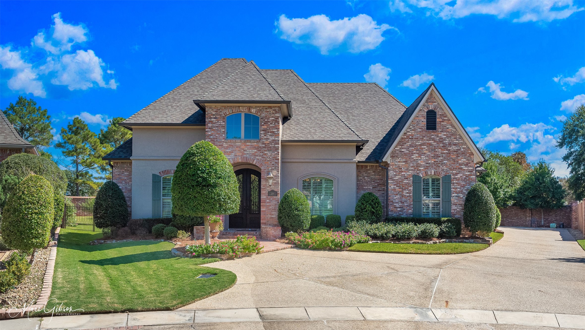 205 Summertree Court — photo
