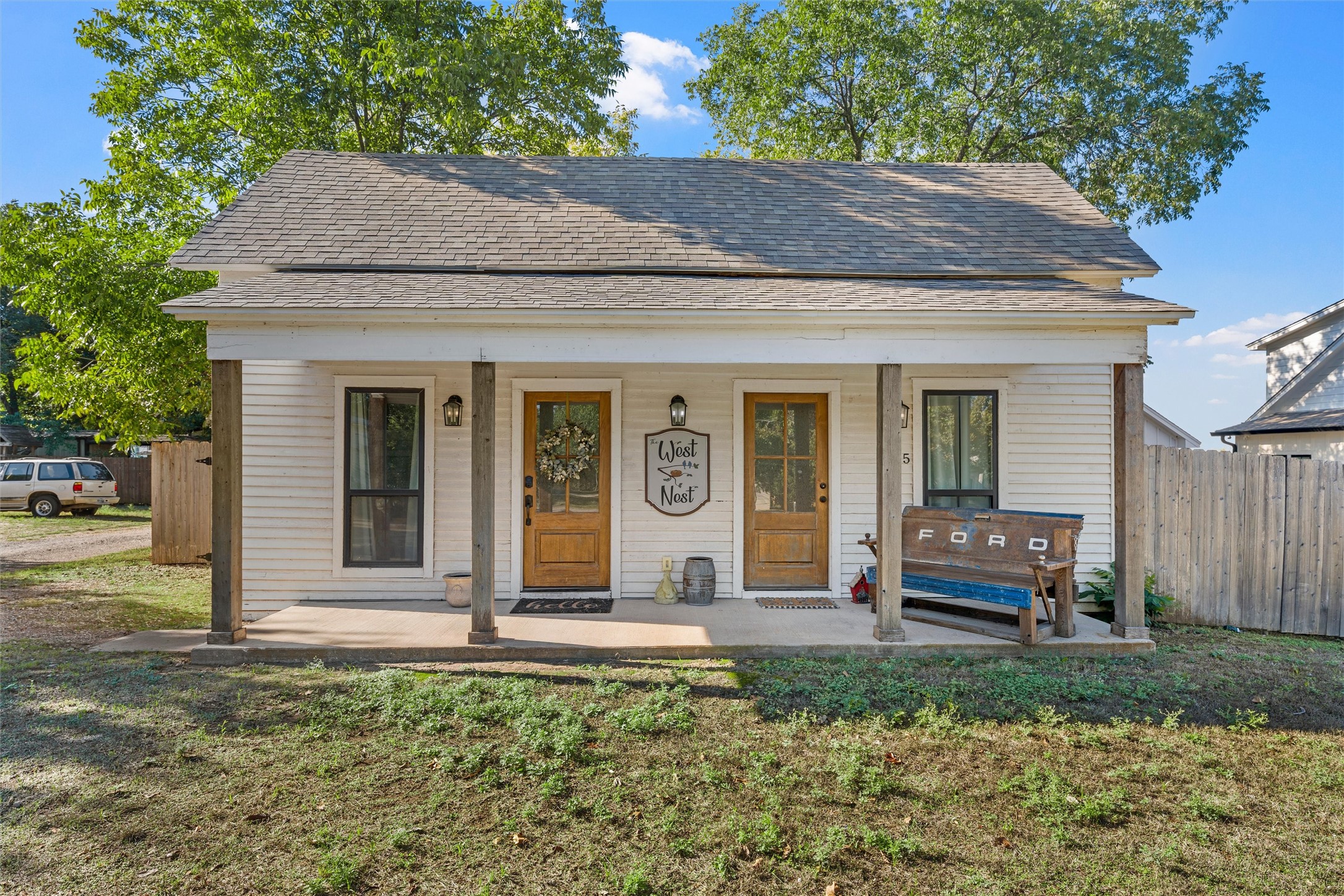 605 W Ronda Street — photo