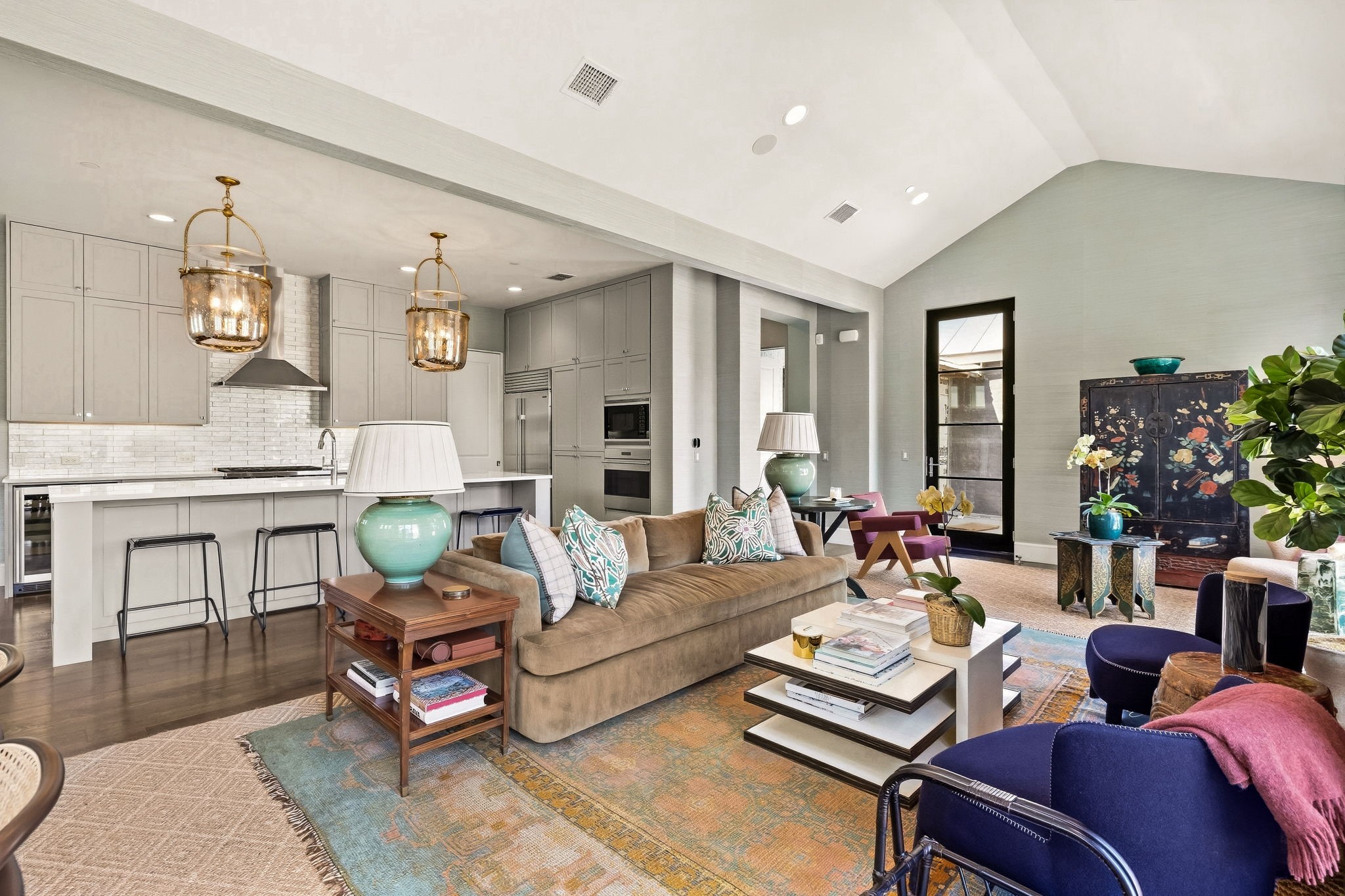 4502 Abbott Avenue Unit 307 — photo
