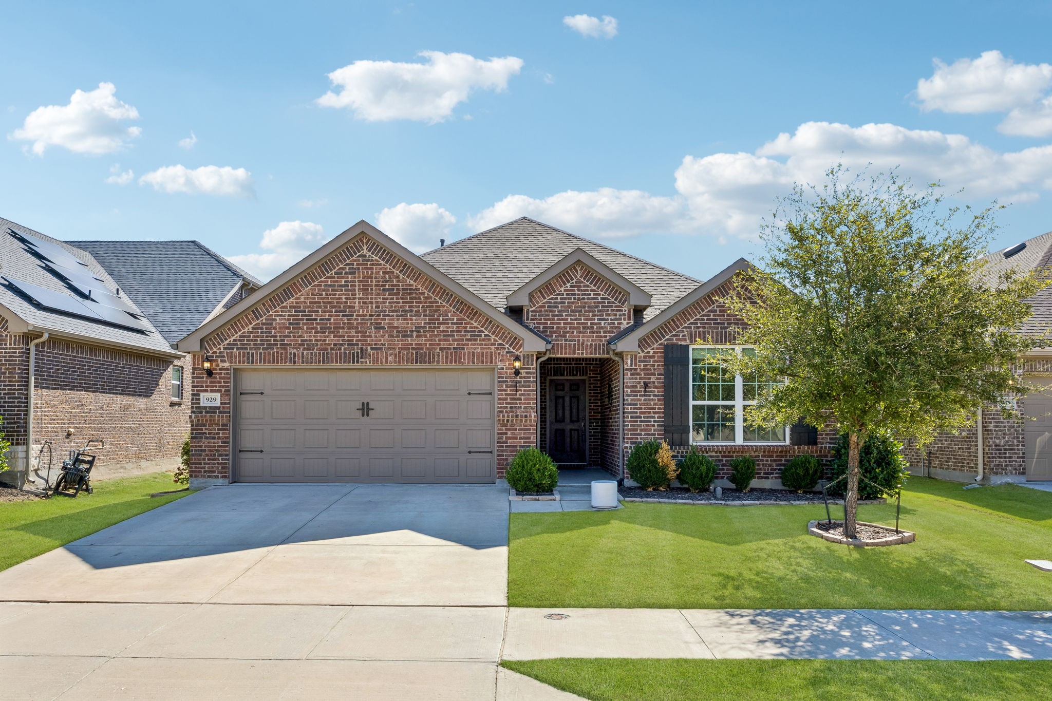 929 Crest Breeze Drive — photo
