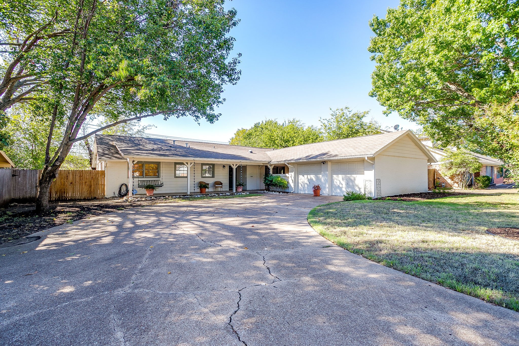 4621 Fawn Drive — photo