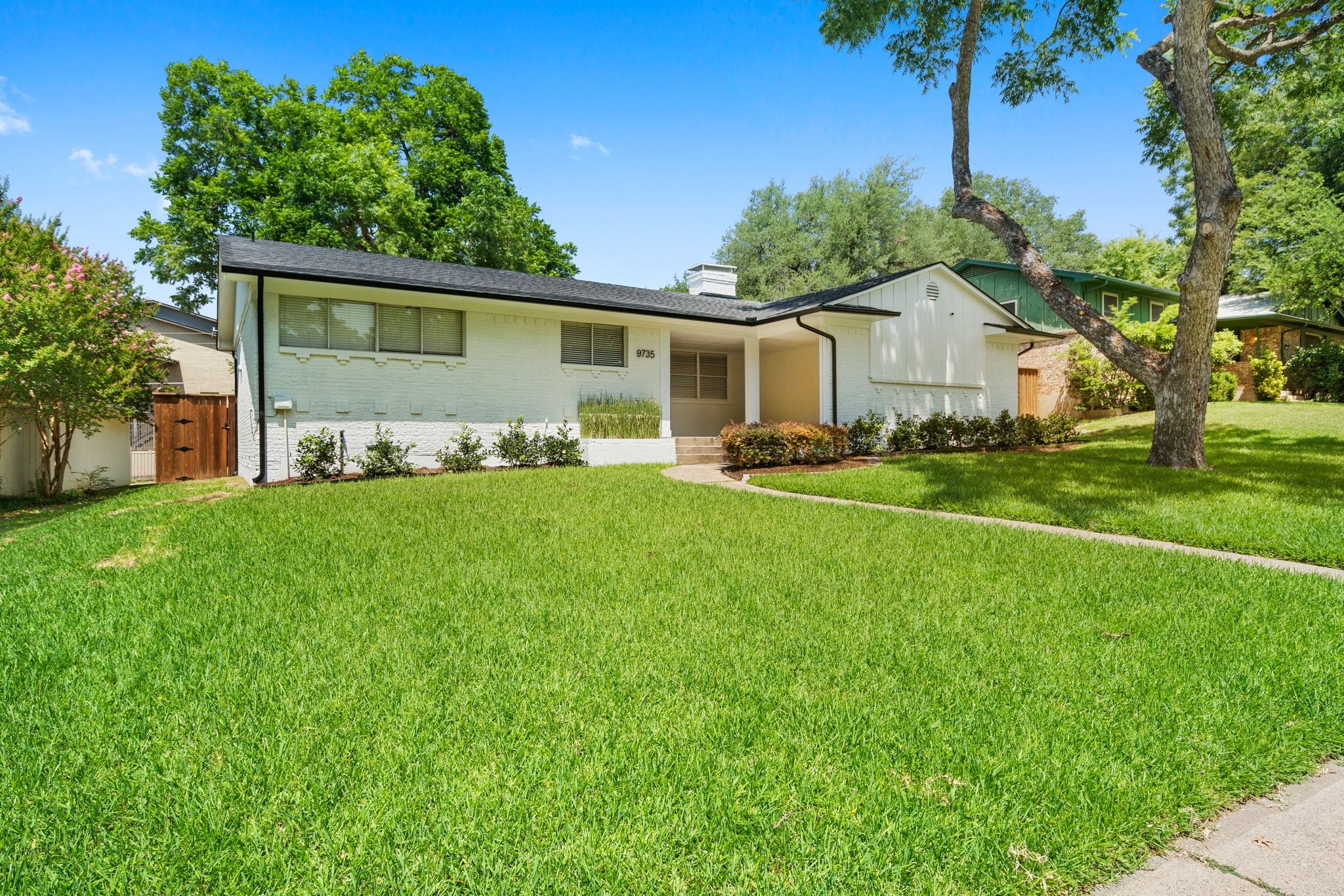 9735 Queenswood Lane — photo