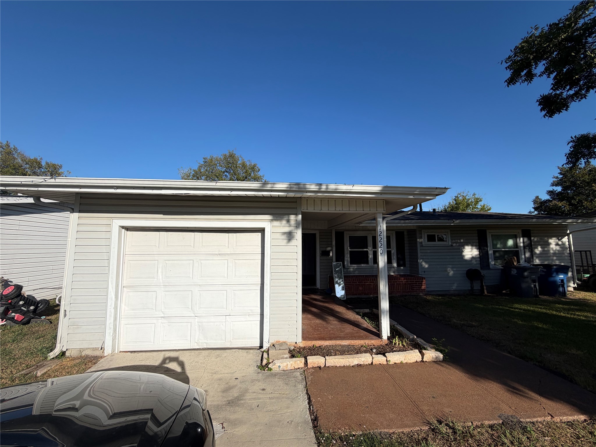 12220 Holt Drive — photo