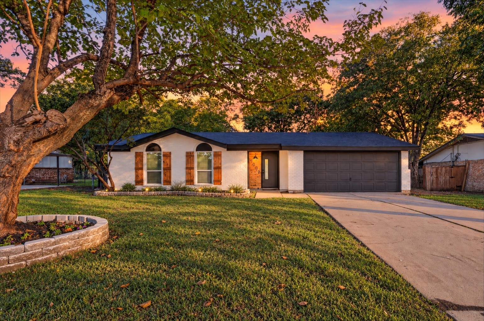 1003 E Dallas Street — photo