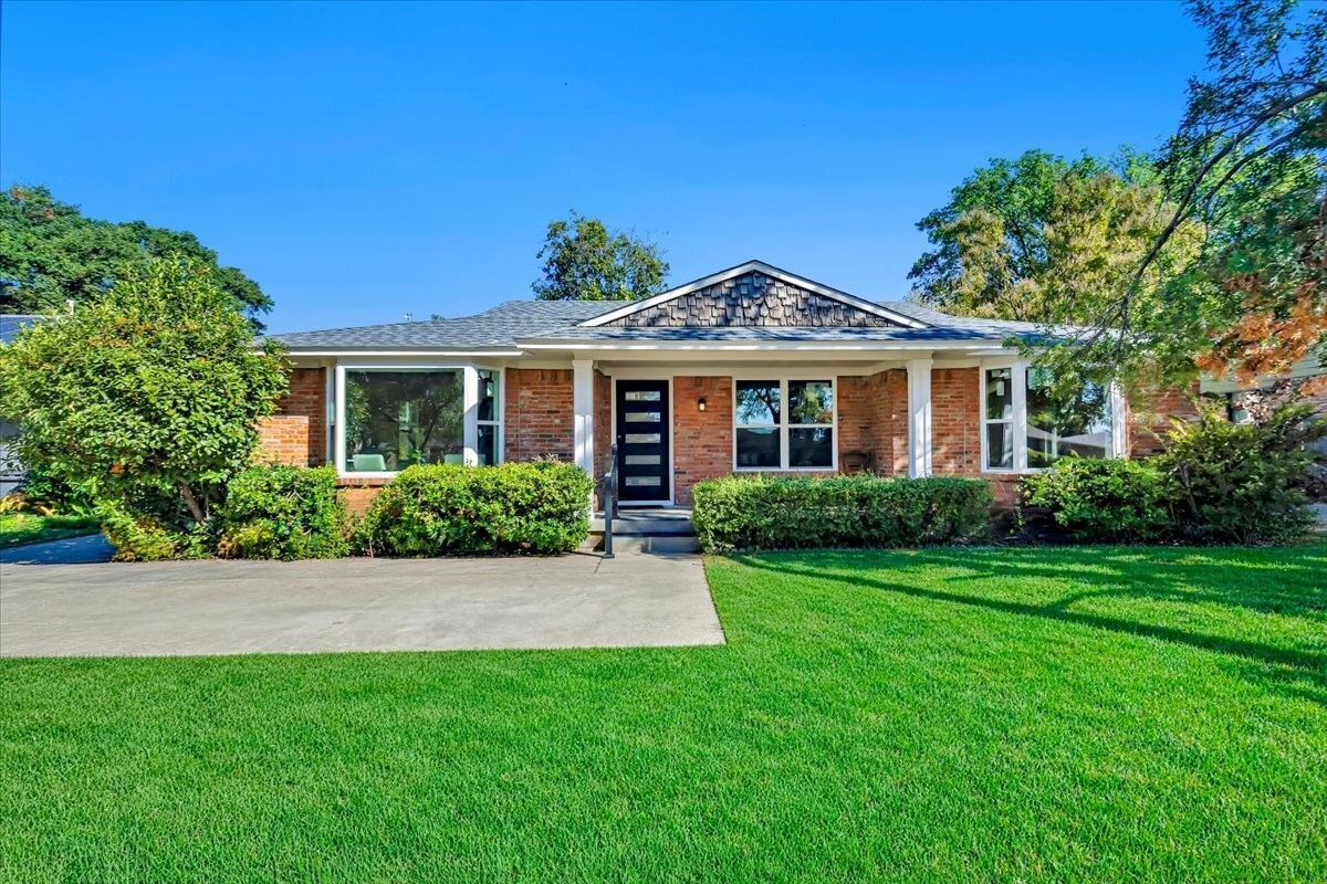 732 James Drive — photo
