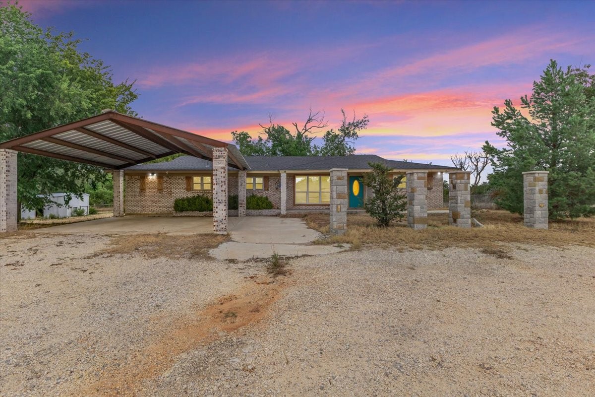 760 College Farm — photo