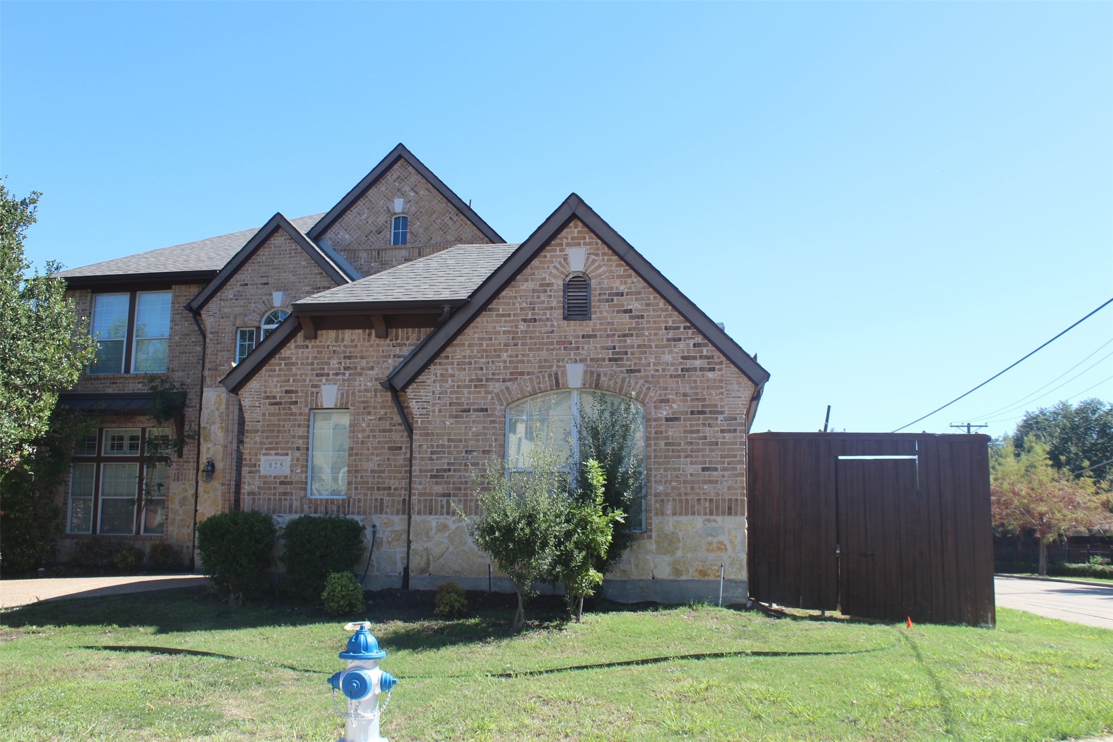 825 Lotus Drive — photo