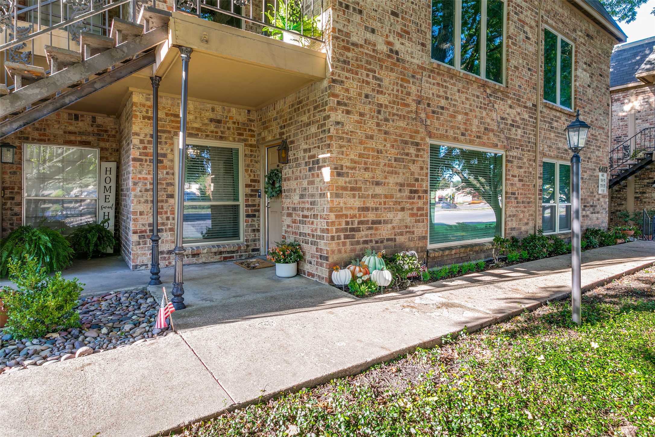 4413 Bellaire Dr S Unit 104S — photo