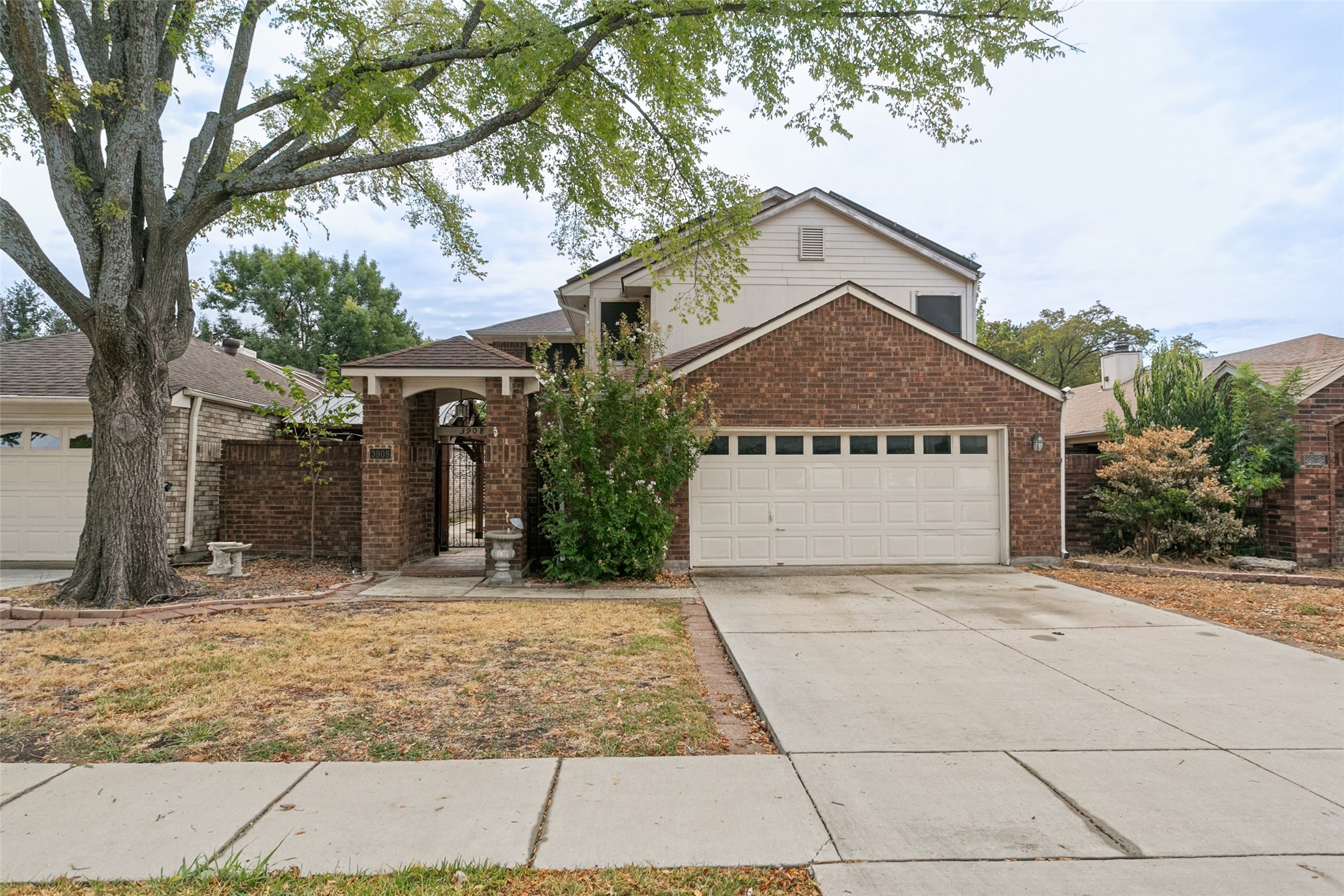 3908 Denham Way — photo