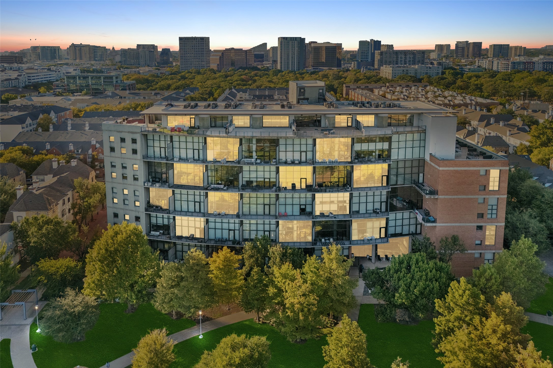3110 Thomas Avenue Unit 537 — photo