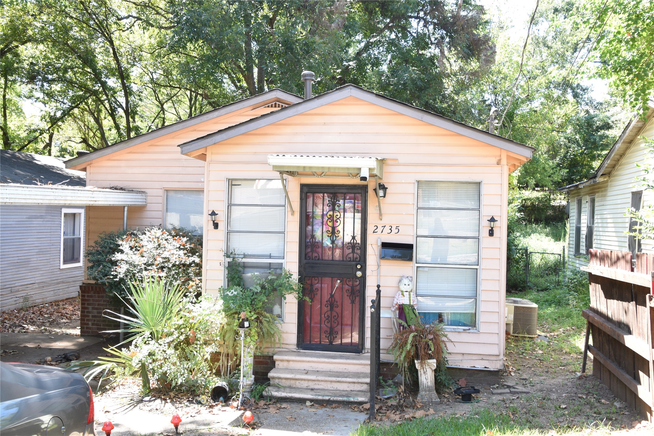 2735 Myrtle Street — photo