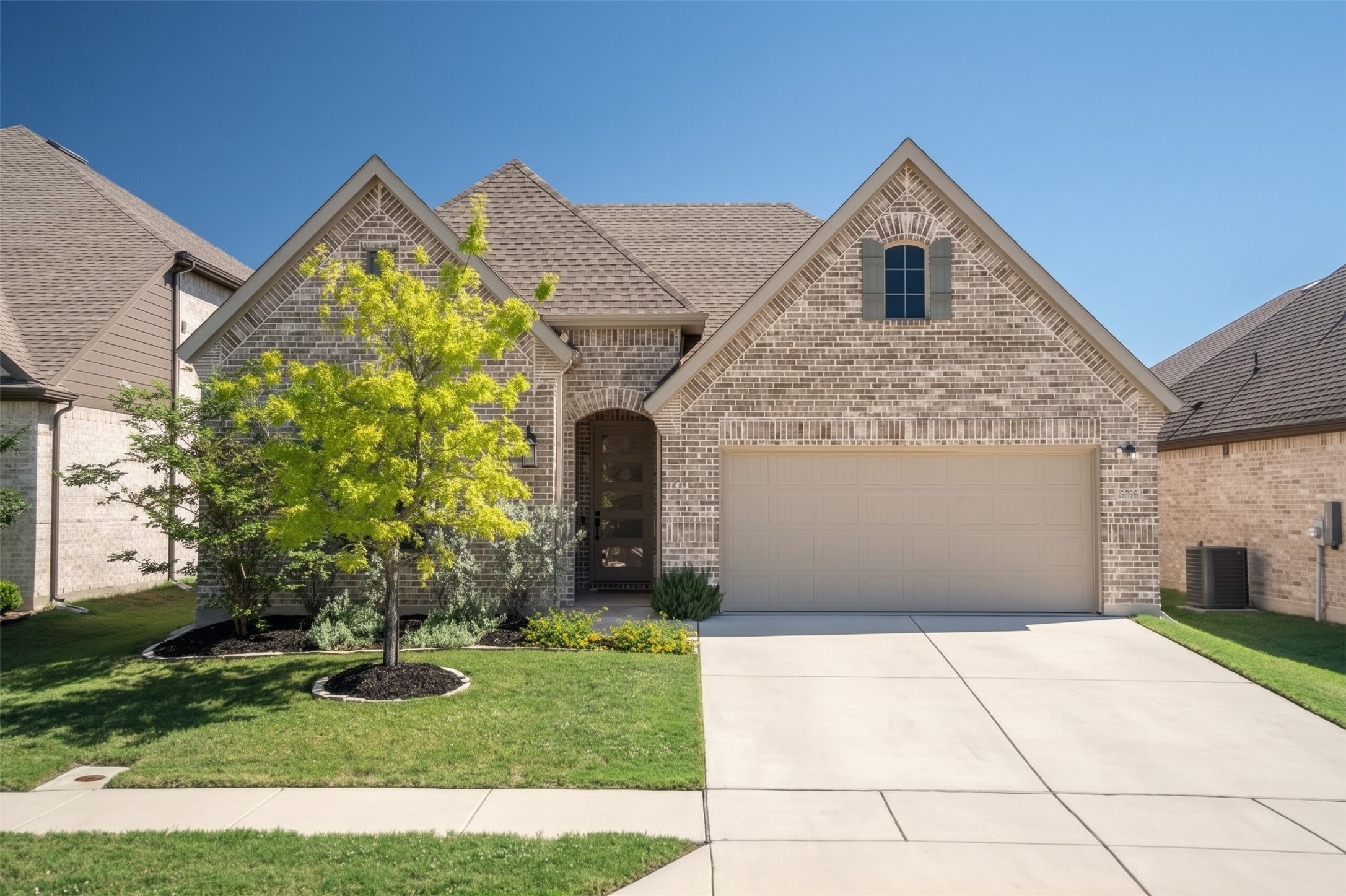 1373 Silverthorn Trail — photo