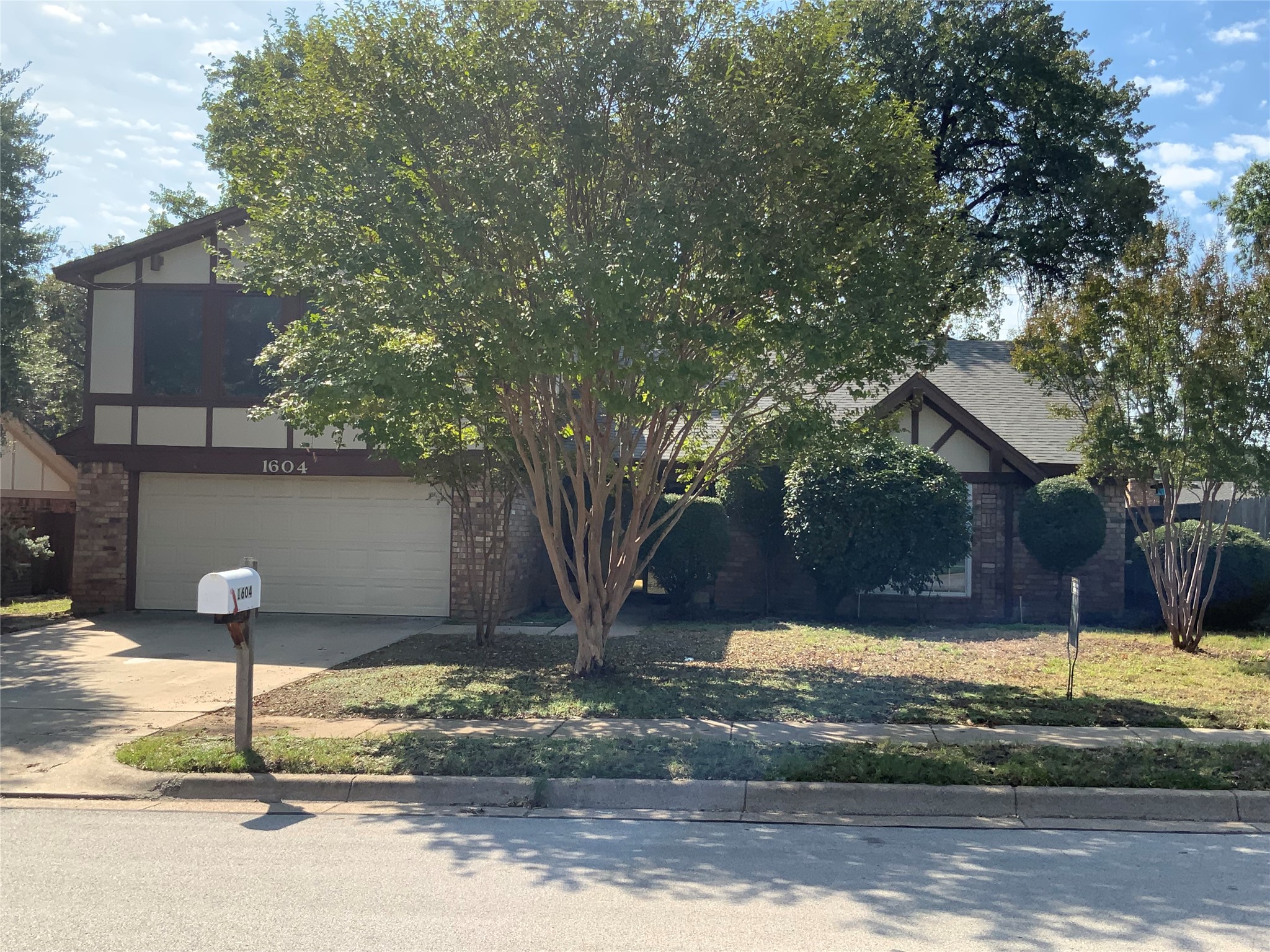1604 Brookhaven Circle — photo