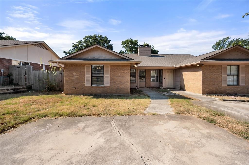 708 Woodland Court — photo