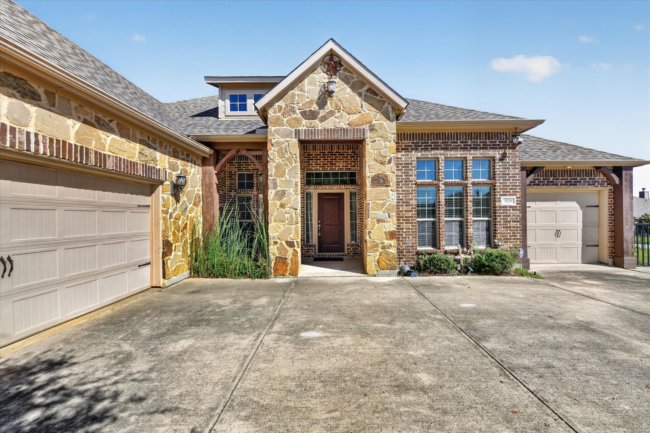 7529 Zinnia Lane — photo