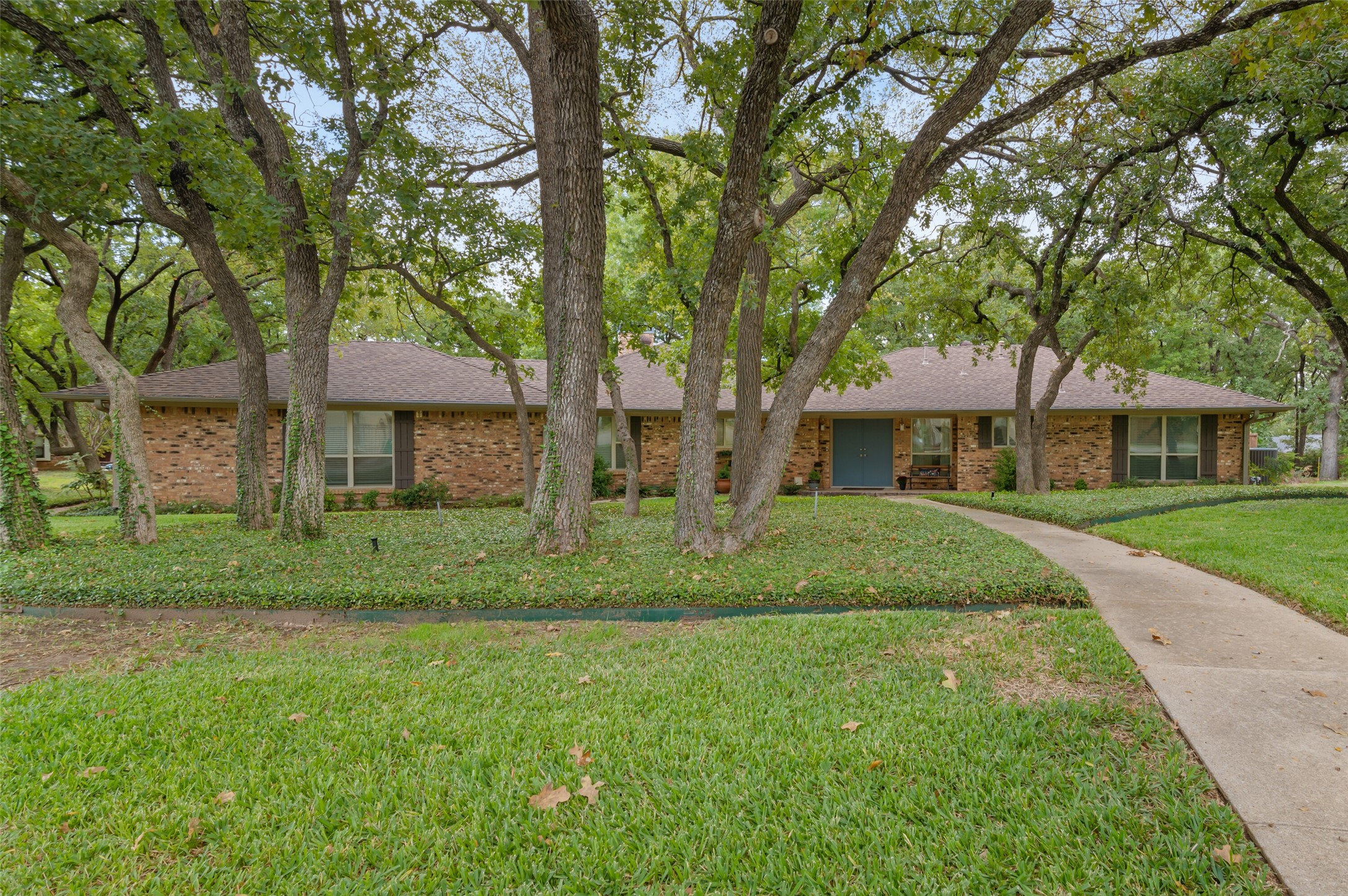 2420 Southridge Drive — photo