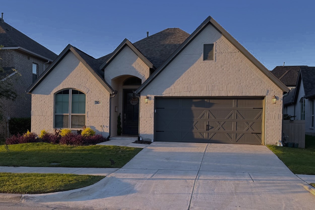 2424 Cobbler Street — photo