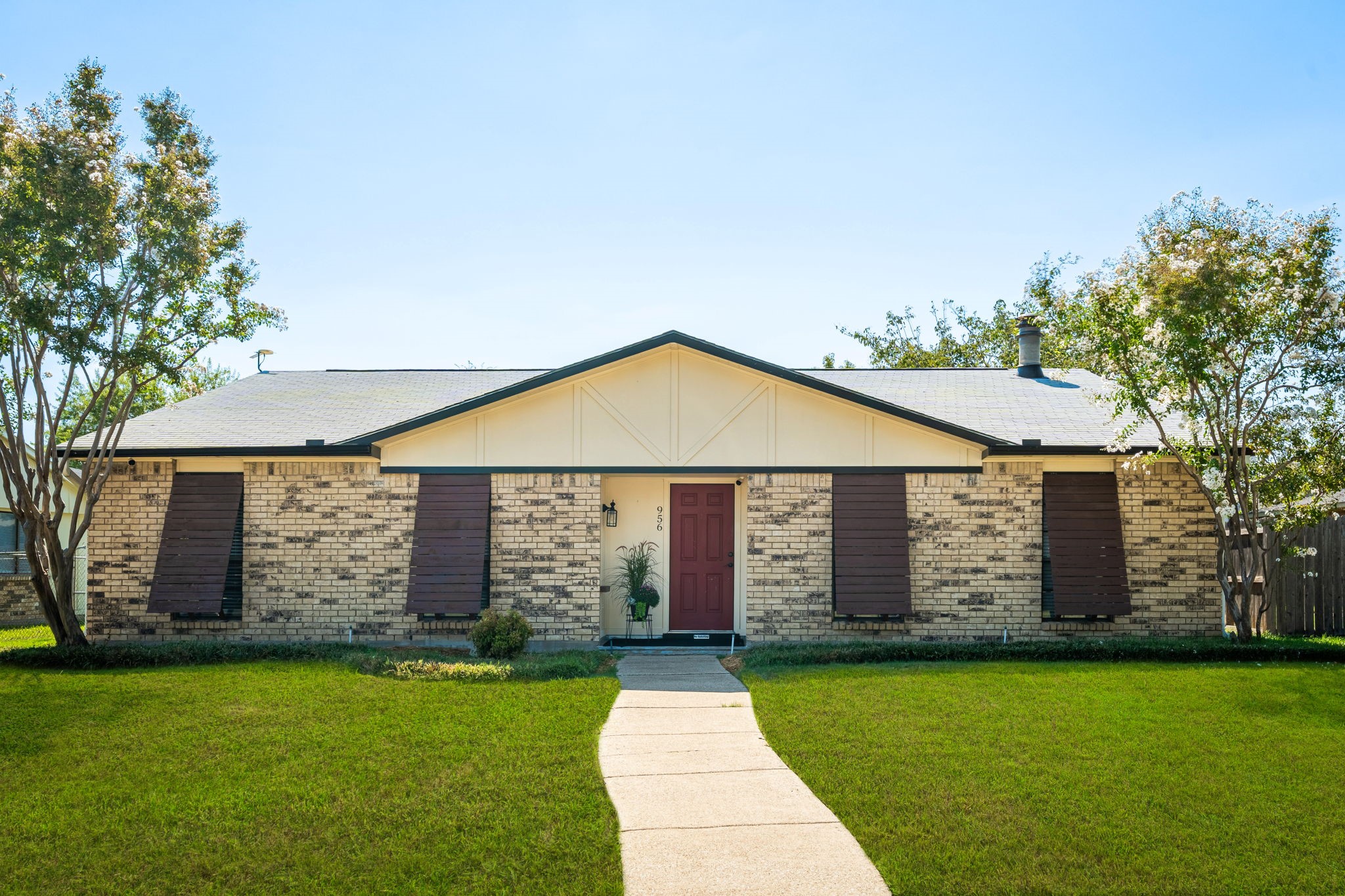956 Lockhart Drive — photo