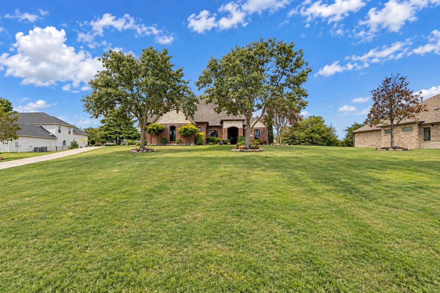 4613 Lake Breeze Drive — photo