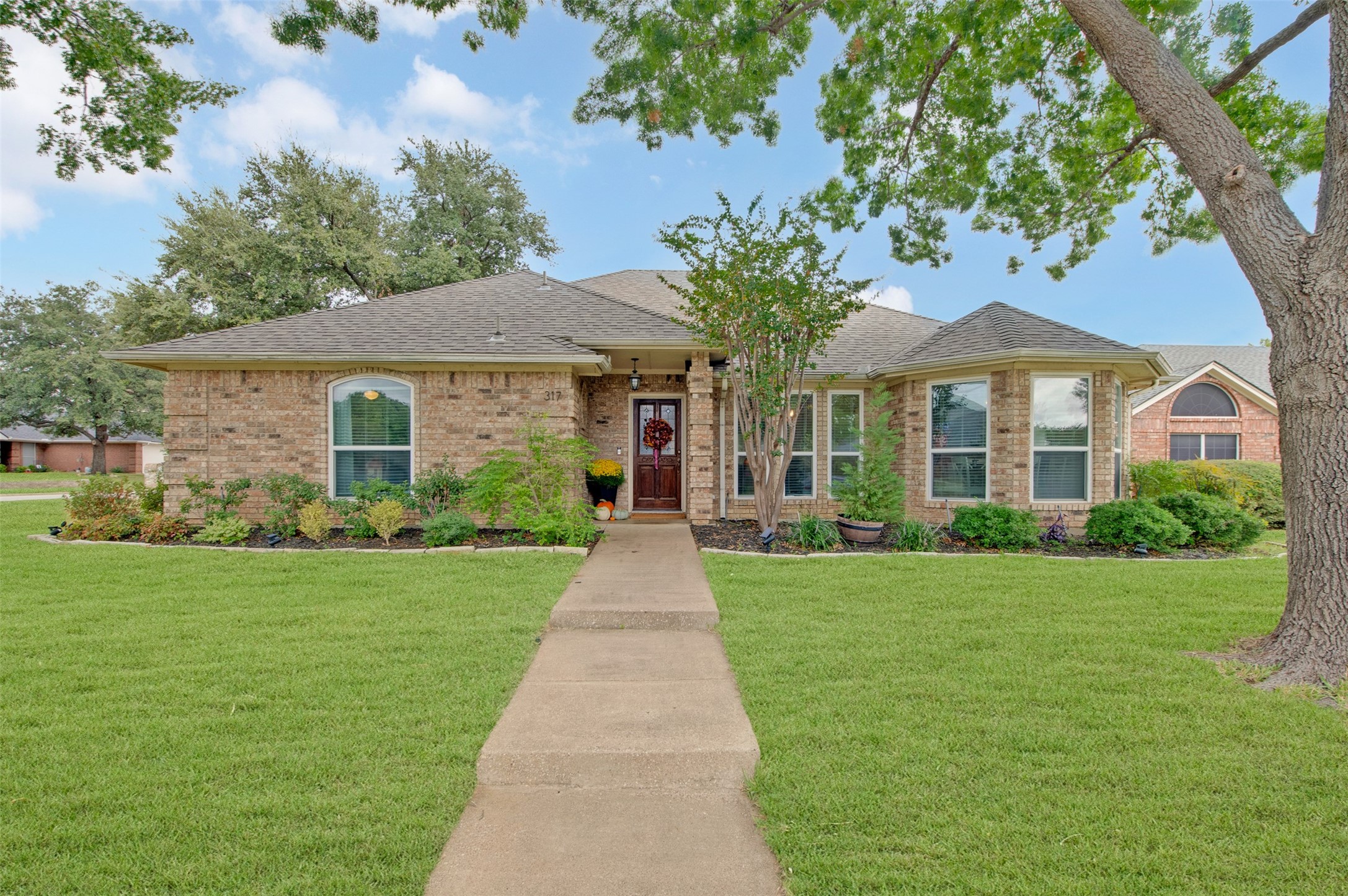 317 Kessler Drive, Euless, TX 76039 — photo 2