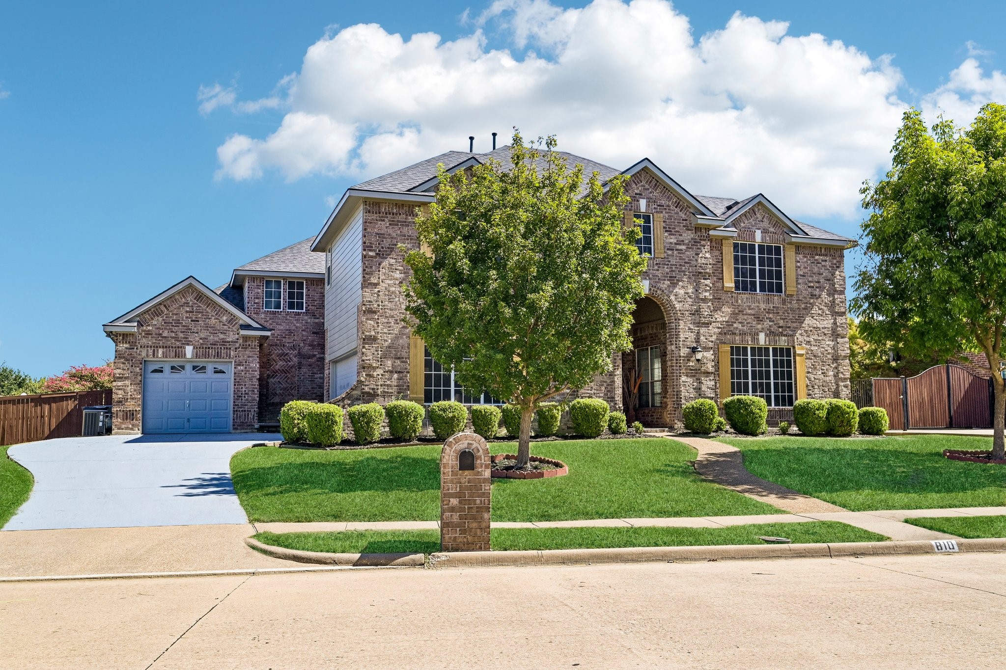 810 Driftwood Drive — photo