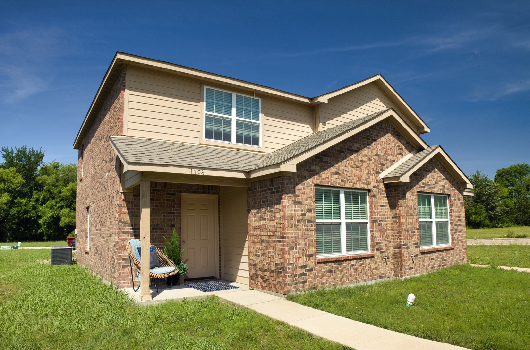 1708 S Waco Street — photo