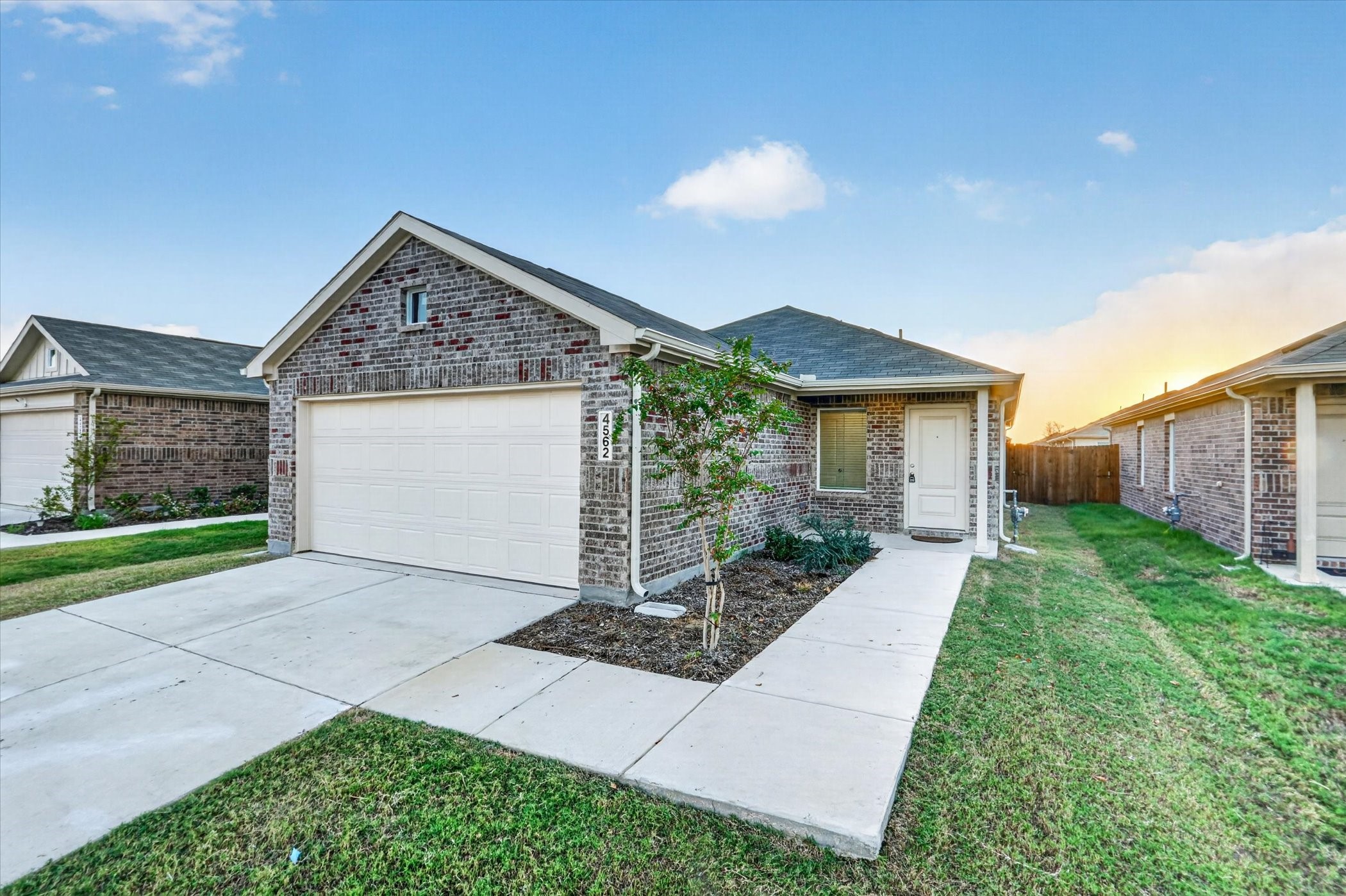 4562 Riverbank Road — photo