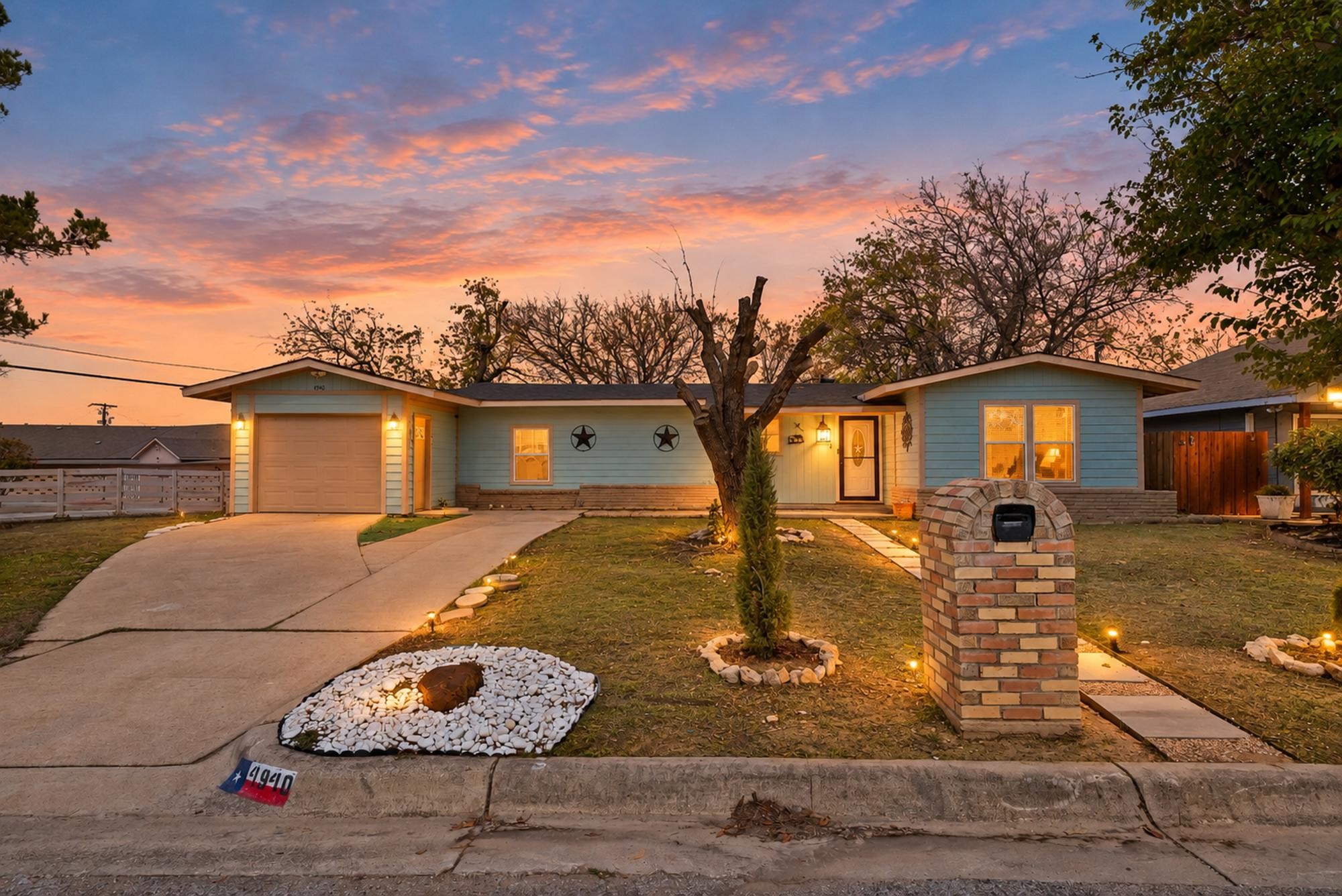 4940 Flagstone Drive — photo