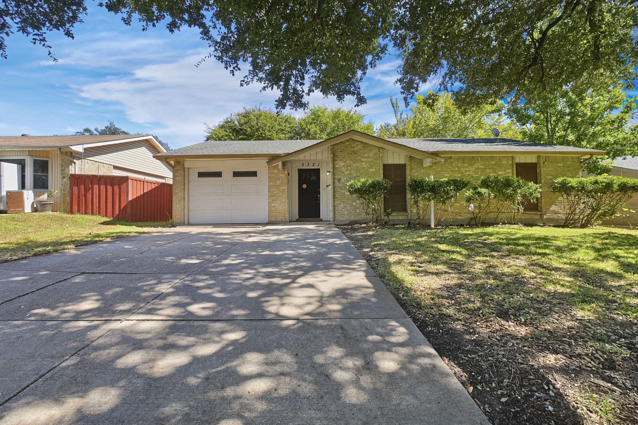 5321 Saddleback Road — photo