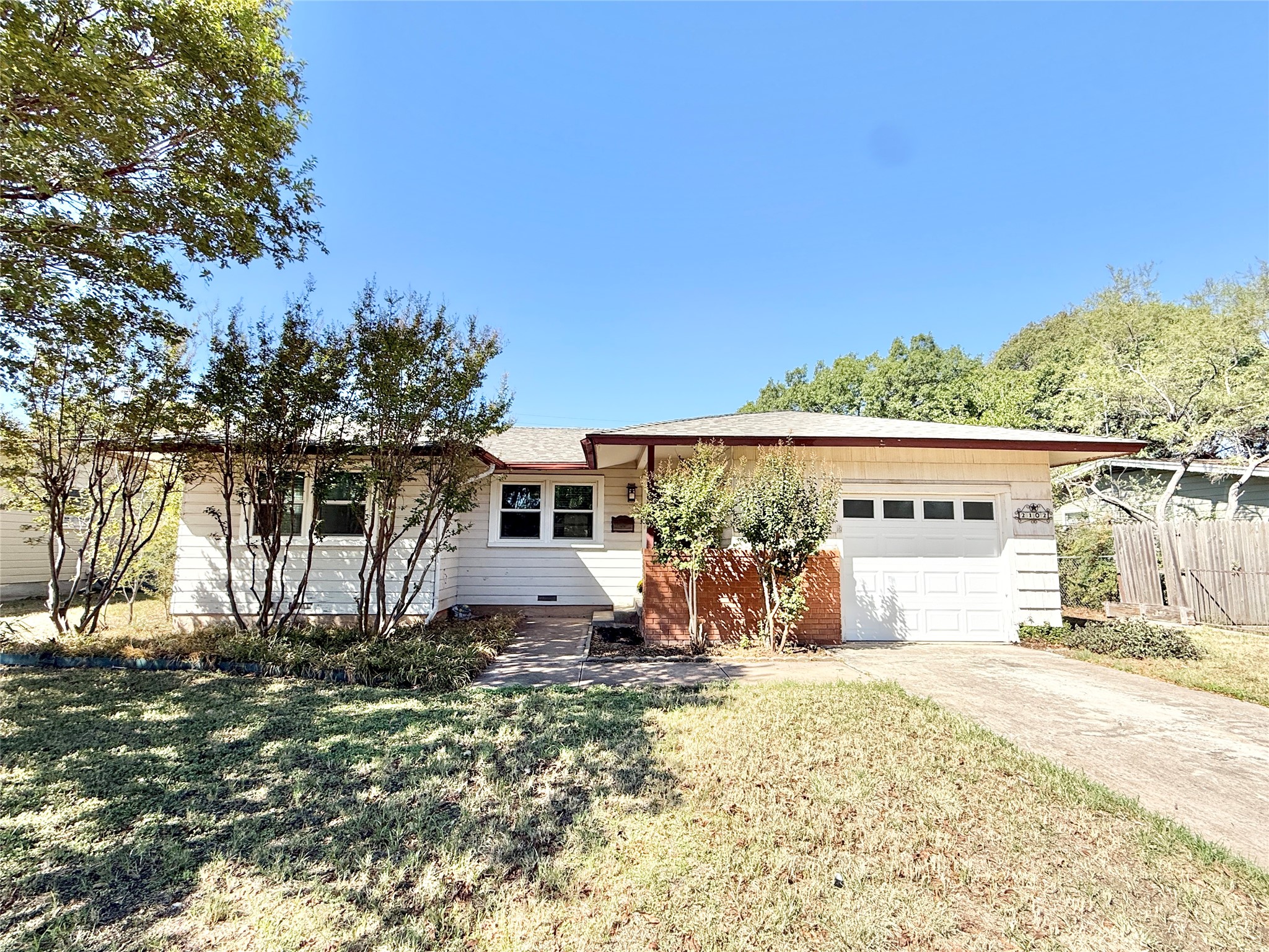 2102 Ballinger Street — photo