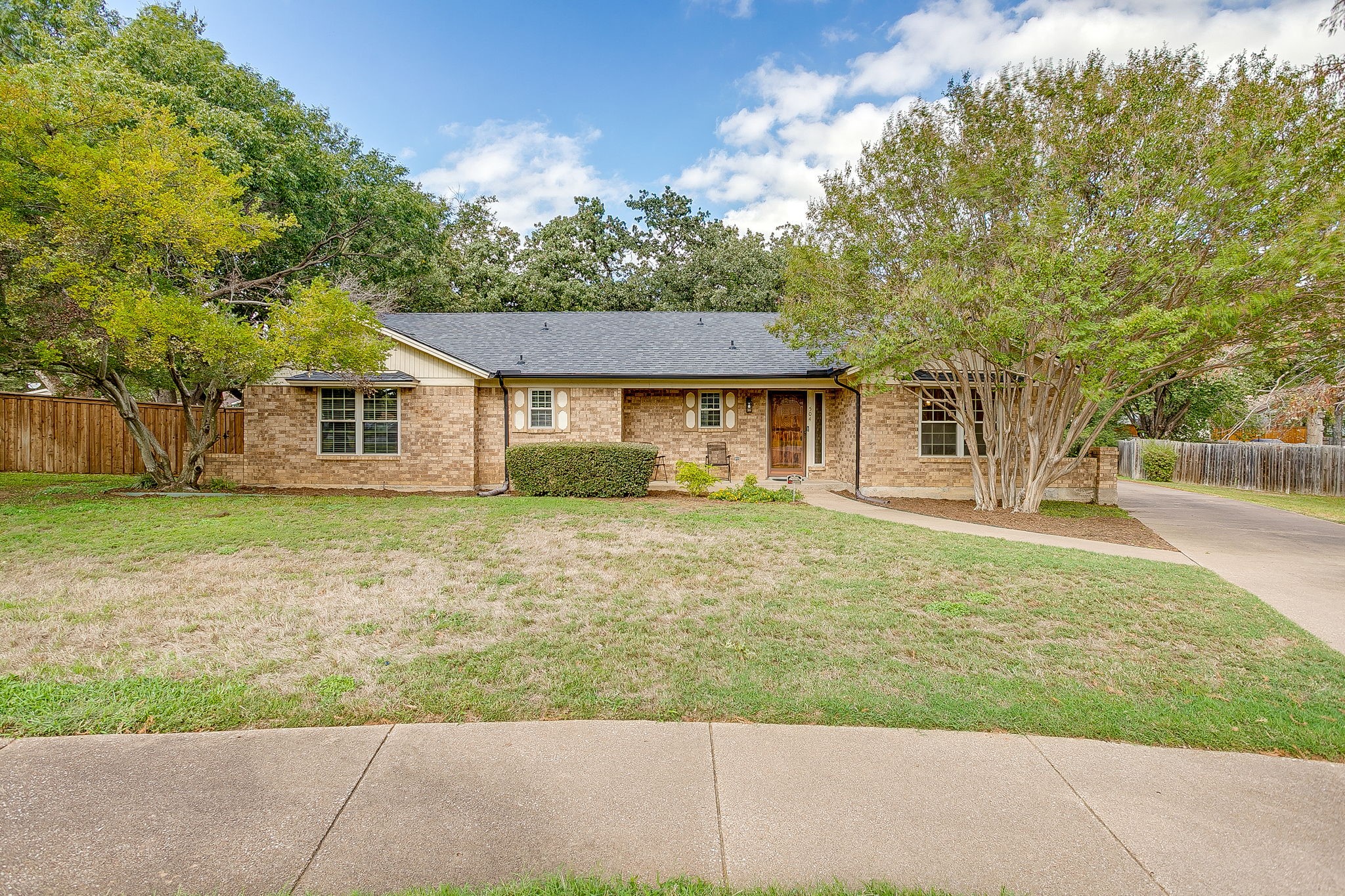 504 Regina Court, Euless, TX 76039 — photo 2