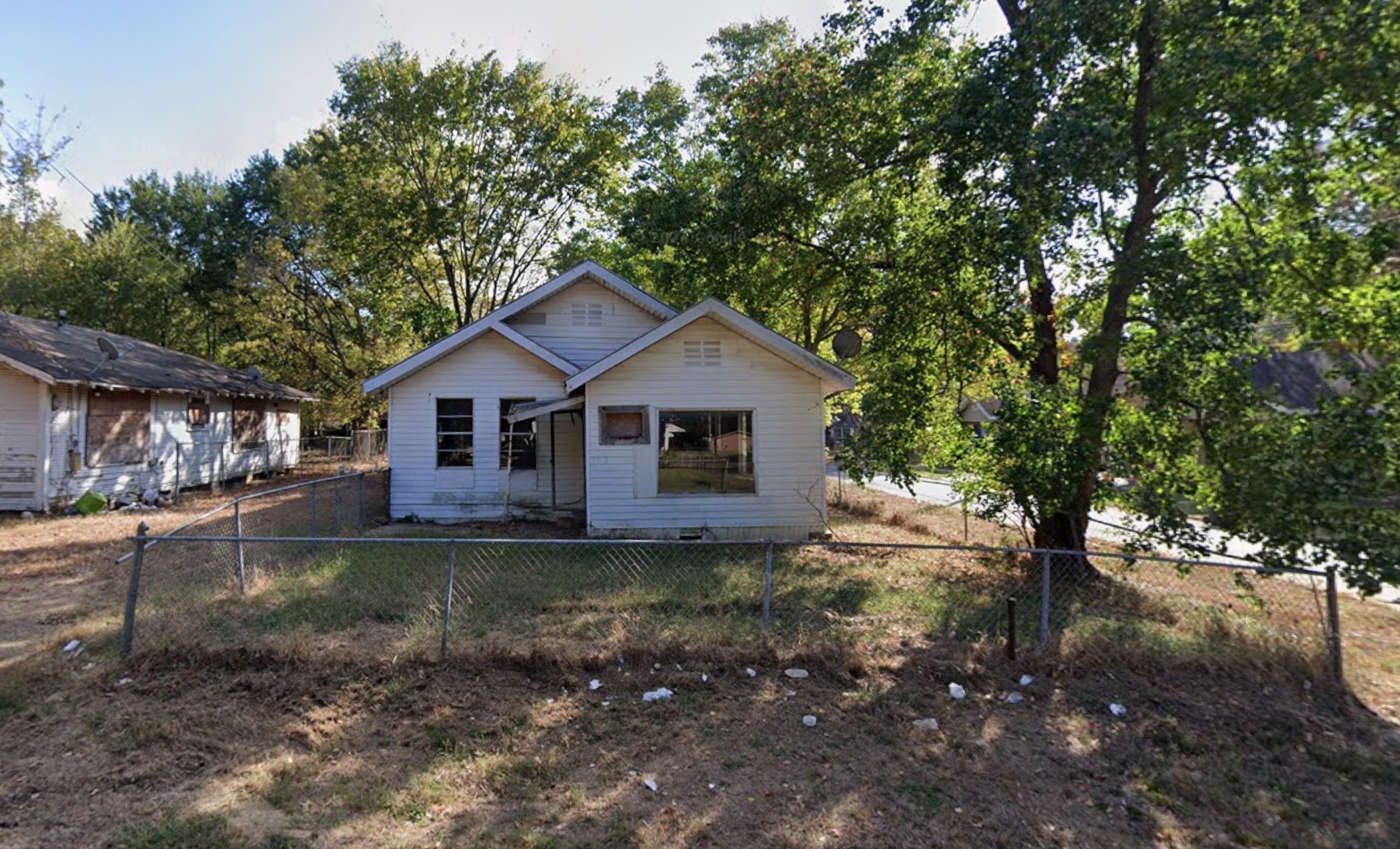 2551 Dupont Street — photo