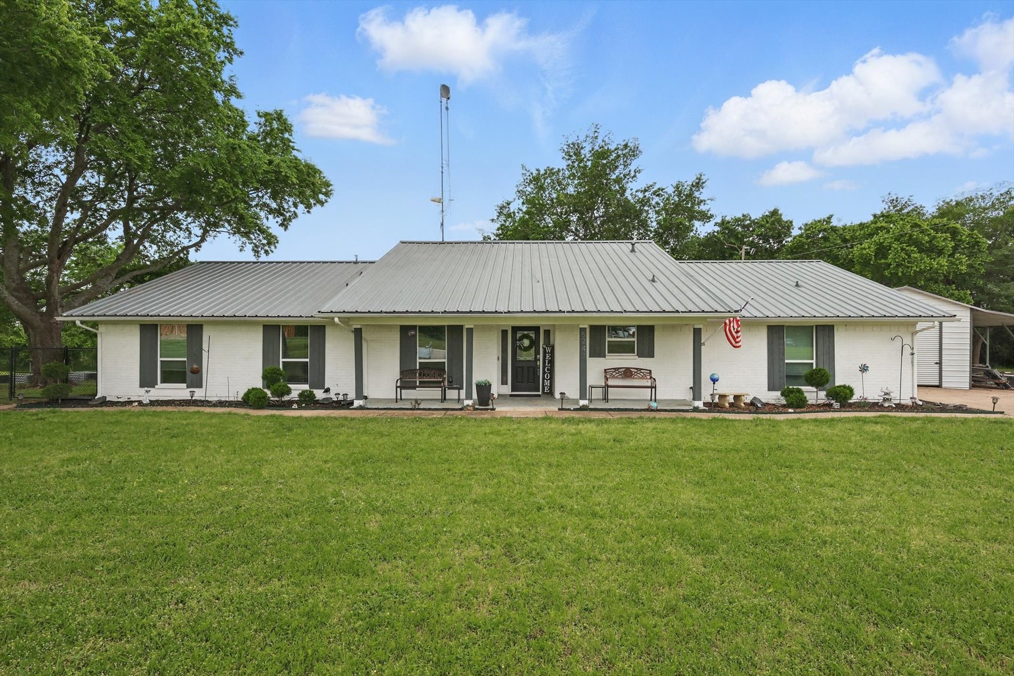 5247 FM 1569 — photo
