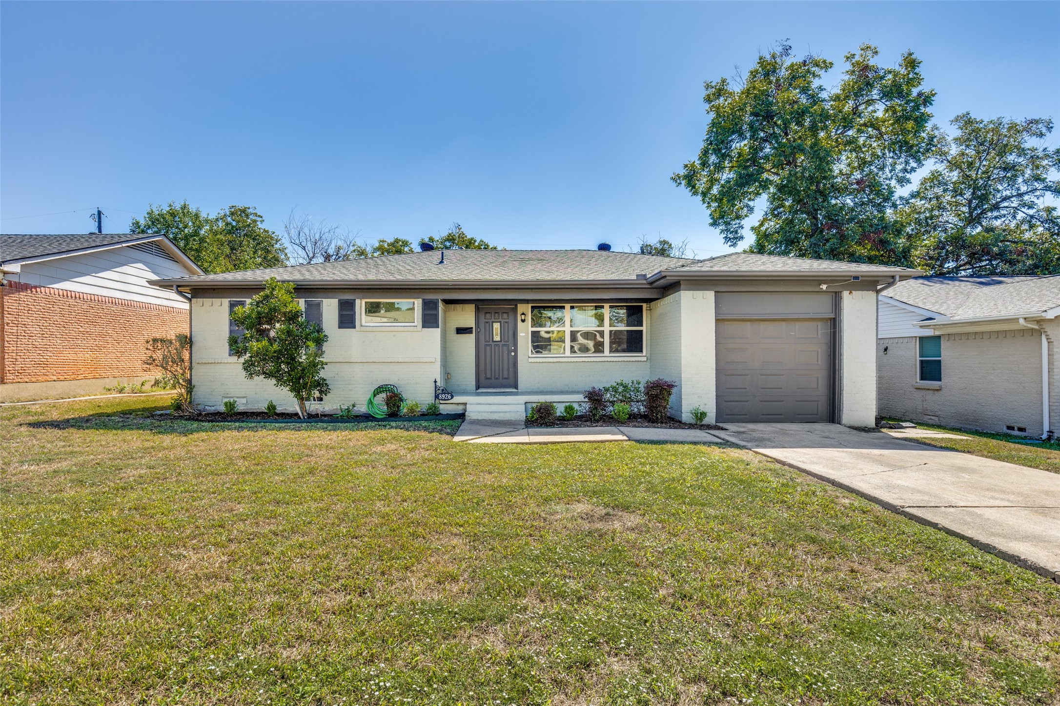 8926 Clearwater Drive — photo