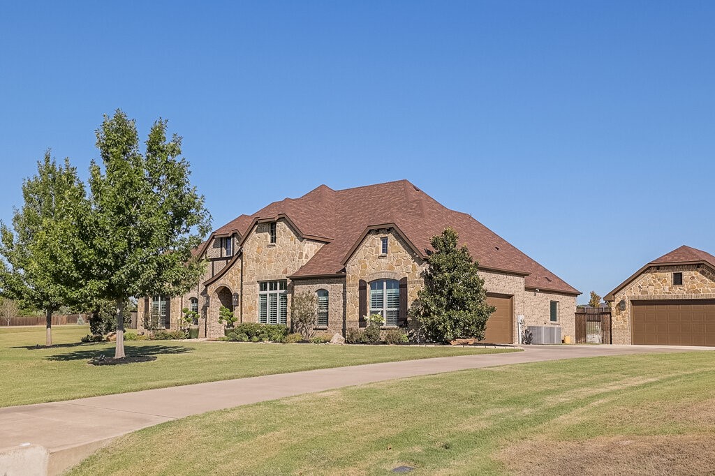 201 Denali Way — photo