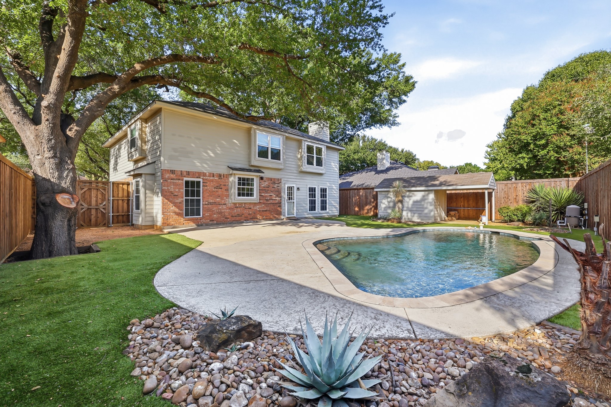 2708 Laurel Hill Drive — photo