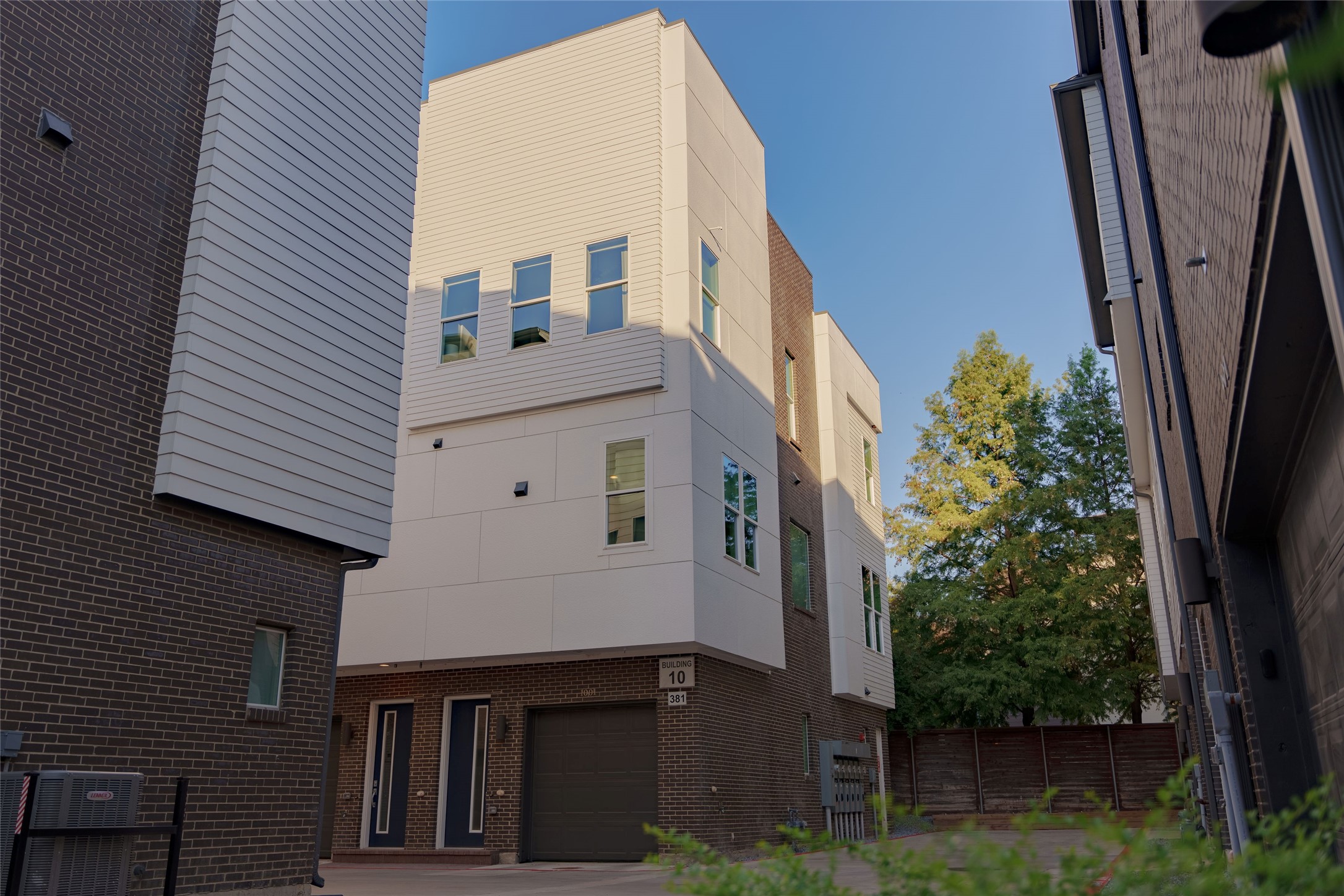 381 E Greenbriar Lane Unit 1001 — photo