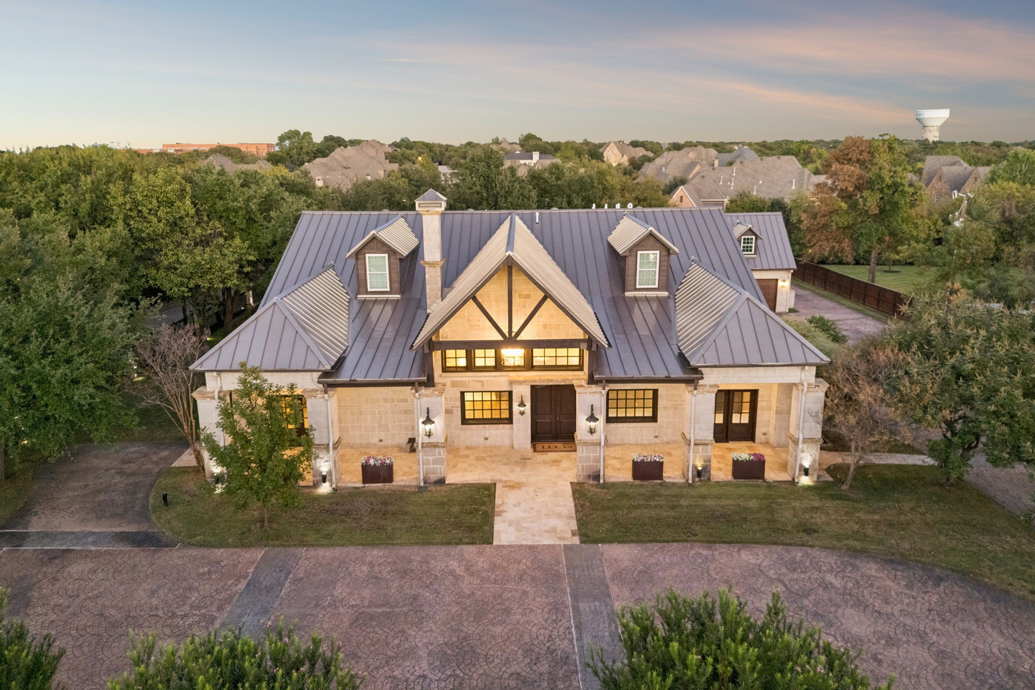 585 Shady Oaks Drive — photo