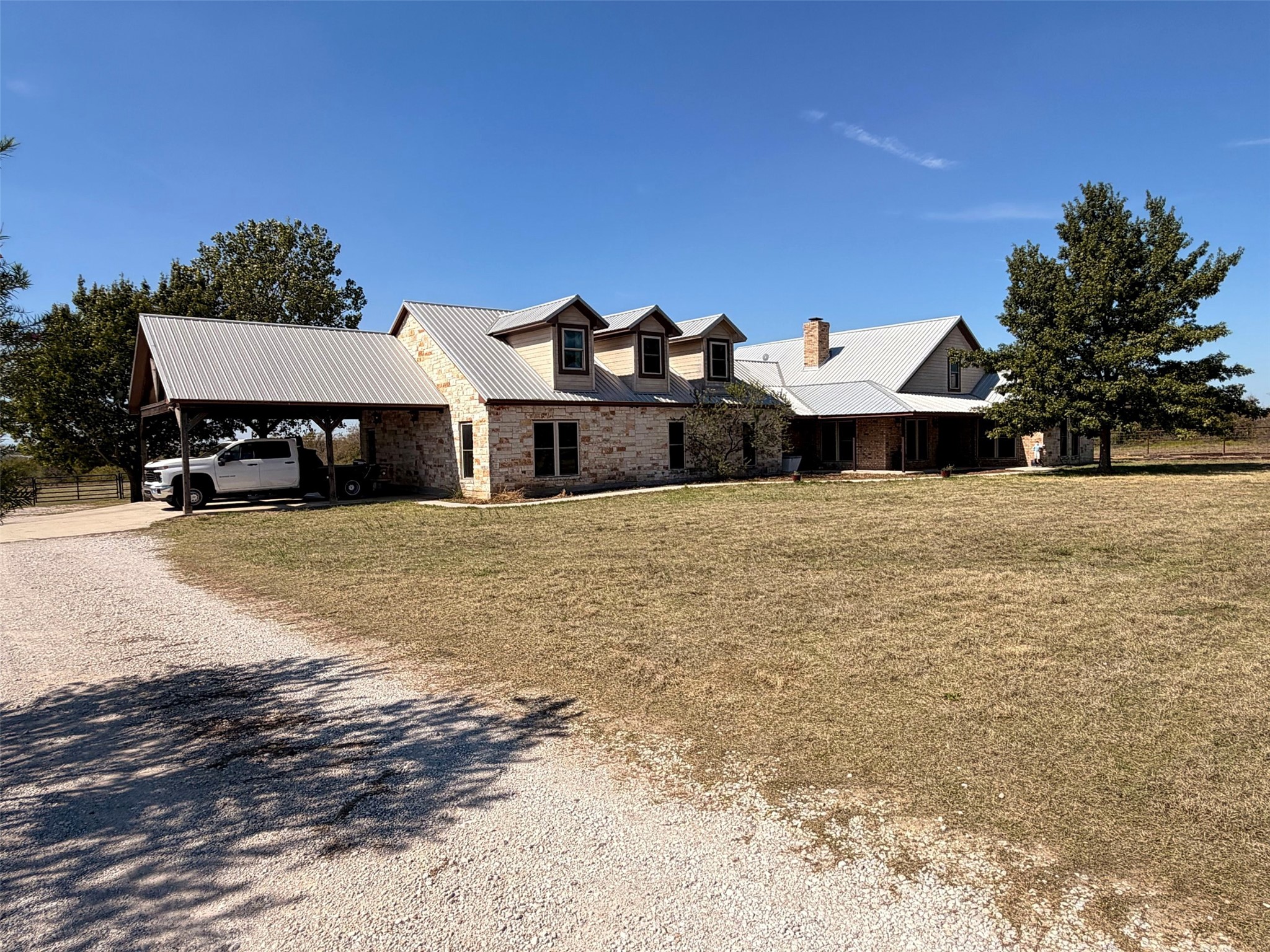 12820 N County Line Road — photo