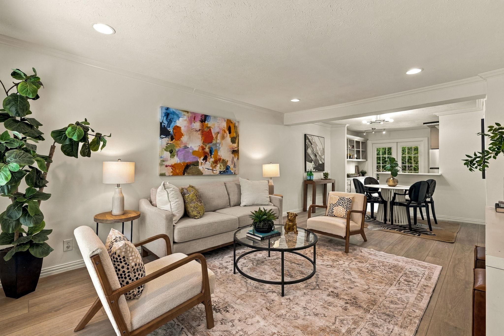 4525 Gilbert Avenue Unit 208 — photo